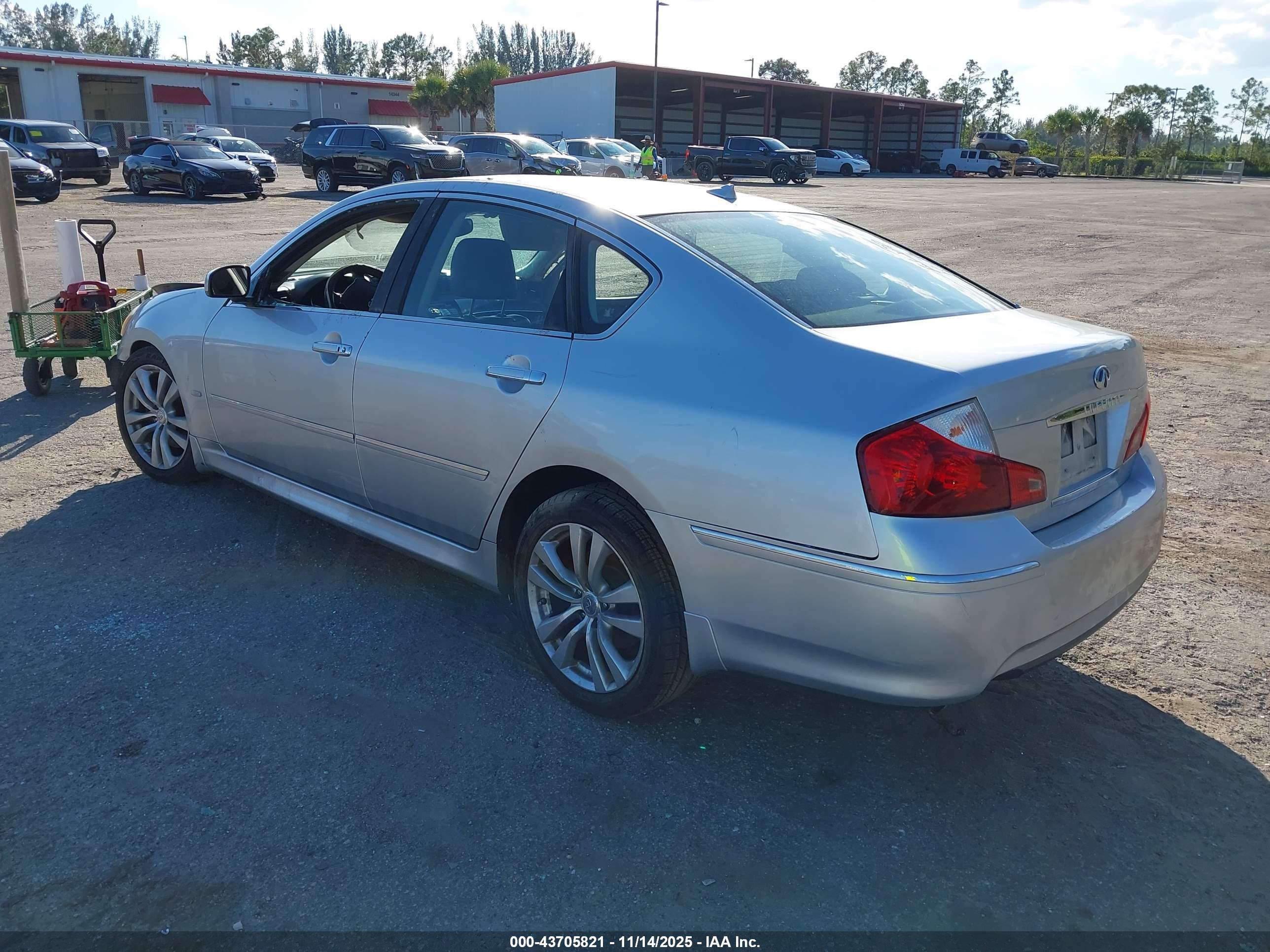 INFINITI M35 image 3