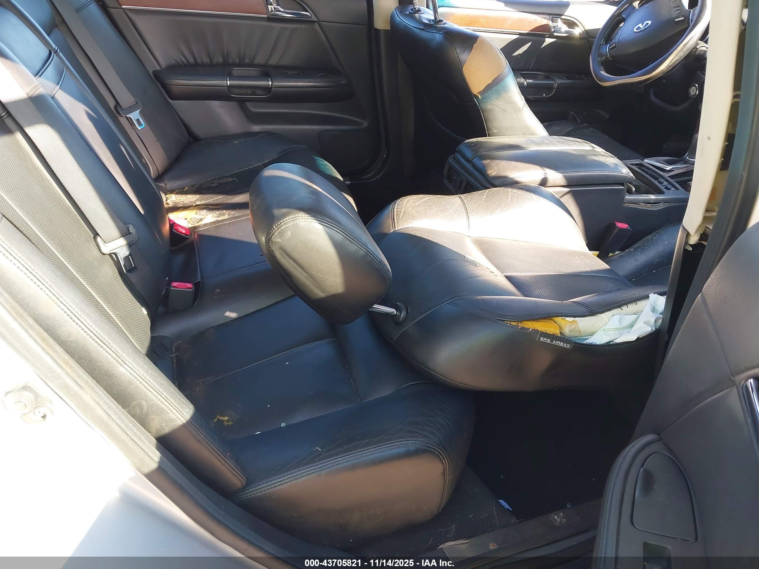 INFINITI M35 image 8
