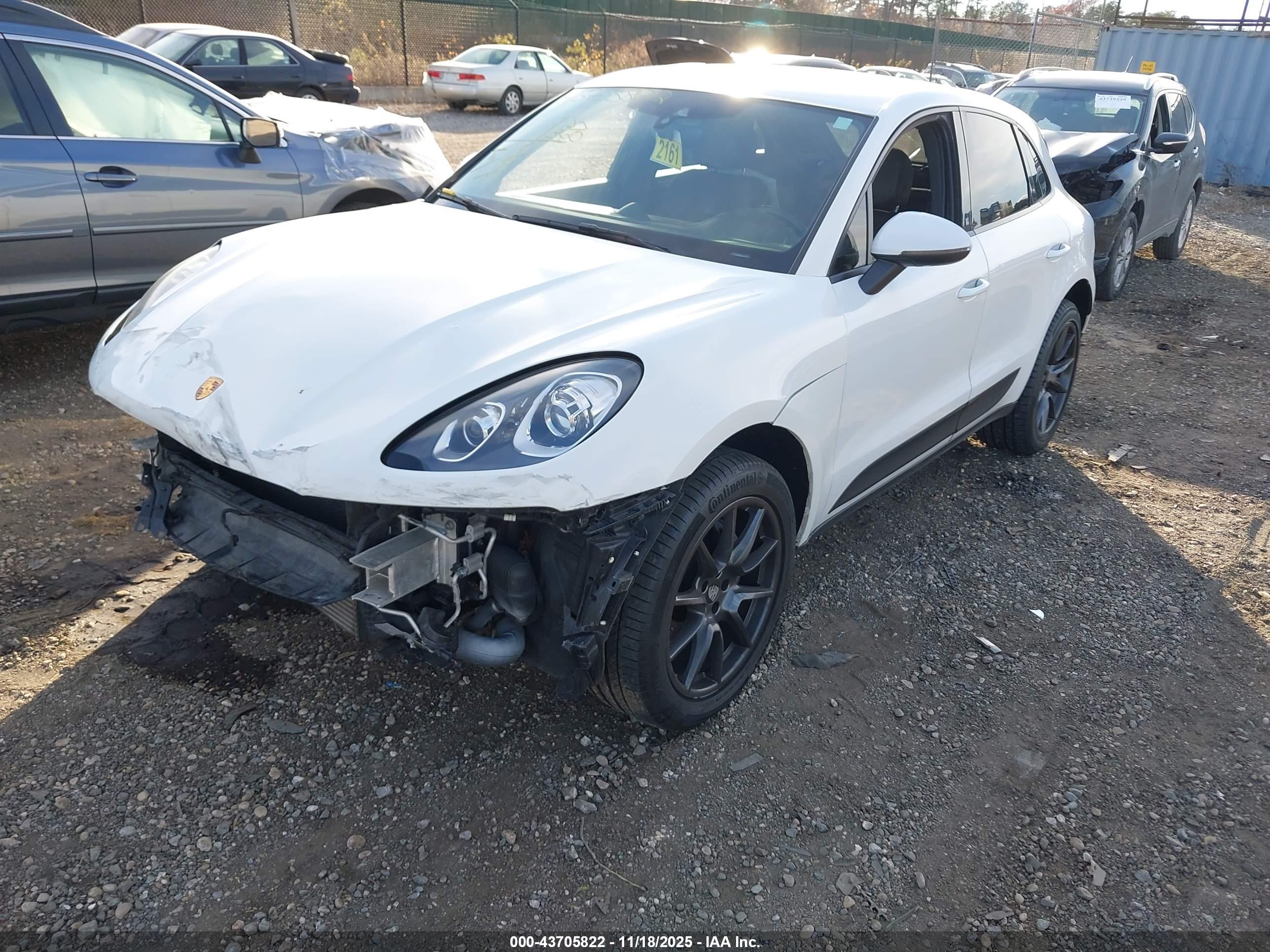 PORSCHE MACAN image 2