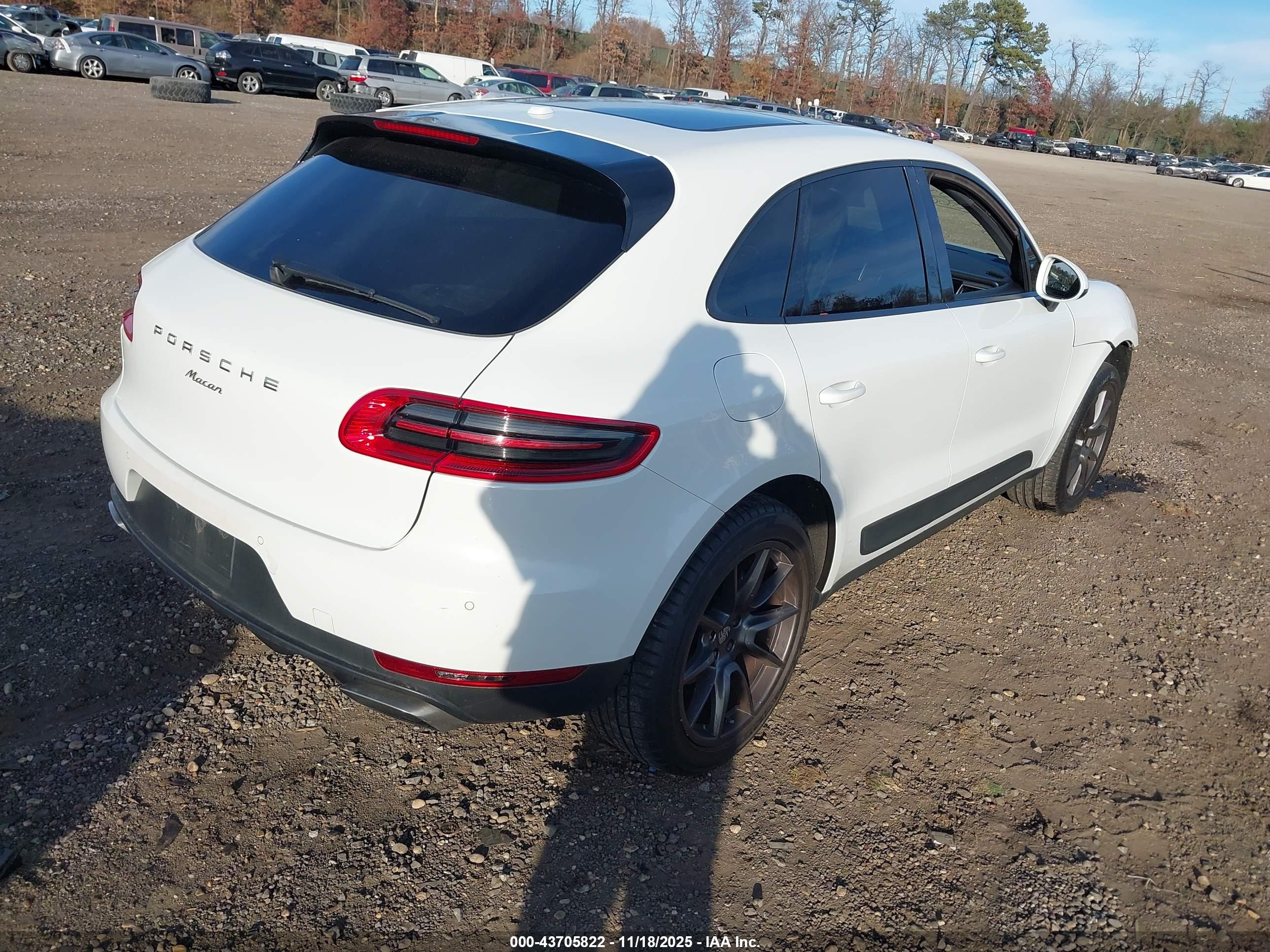 PORSCHE MACAN image 4