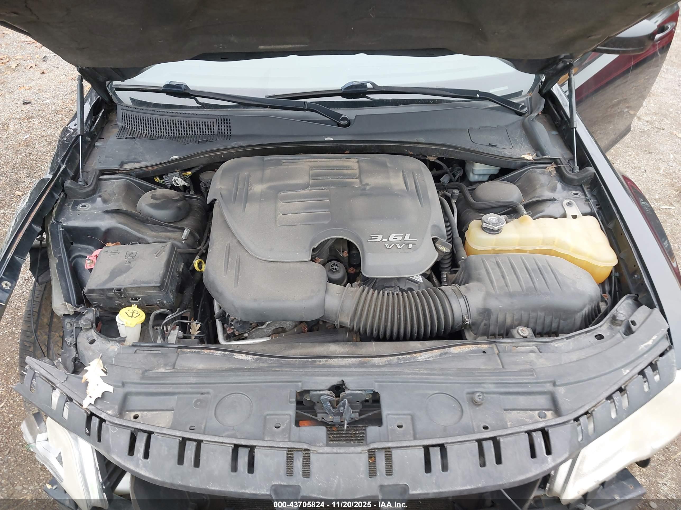 CHRYSLER 300 image 10