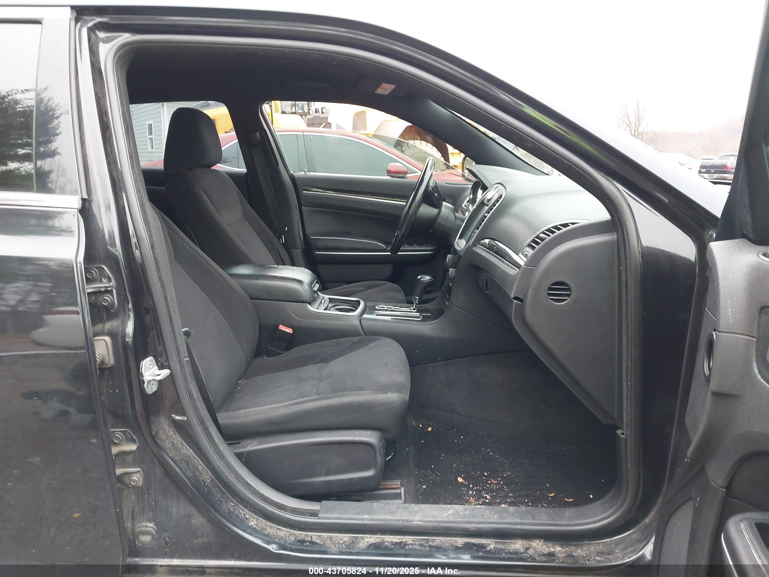 CHRYSLER 300 image 5