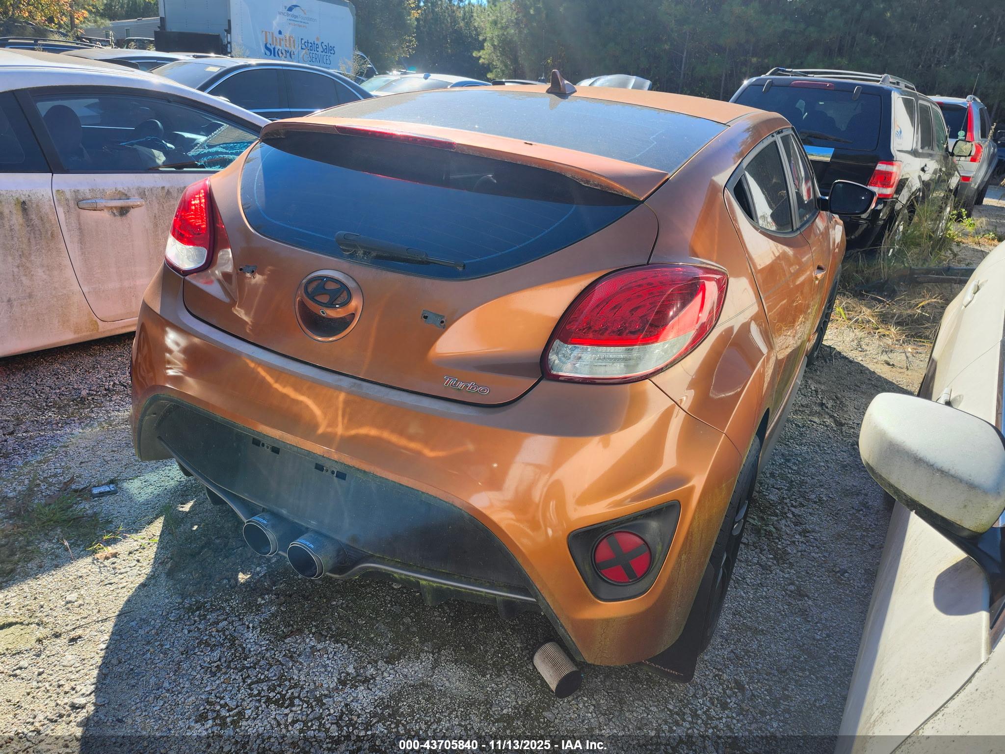 HYUNDAI VELOSTER image 11