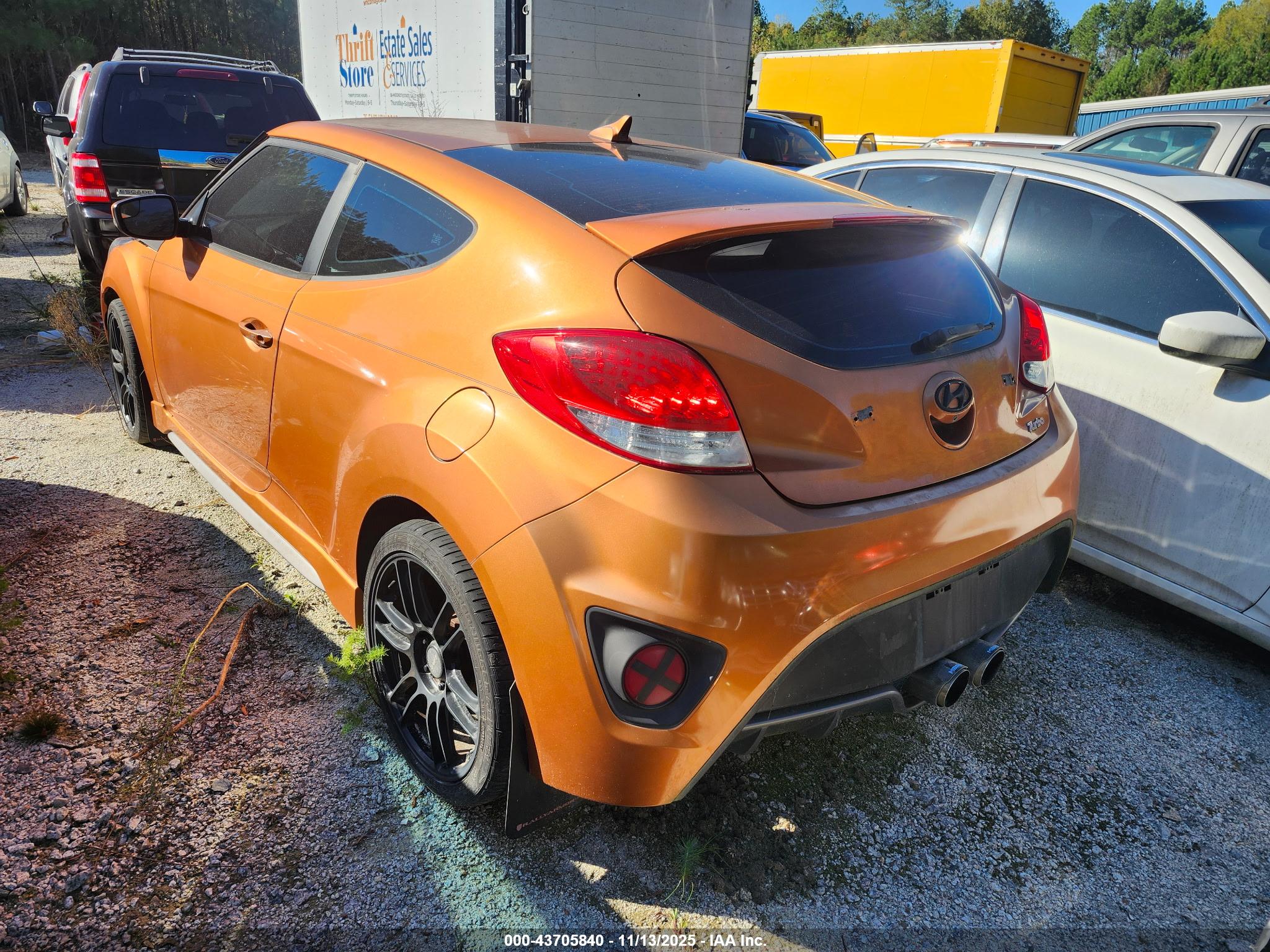 HYUNDAI VELOSTER image 3