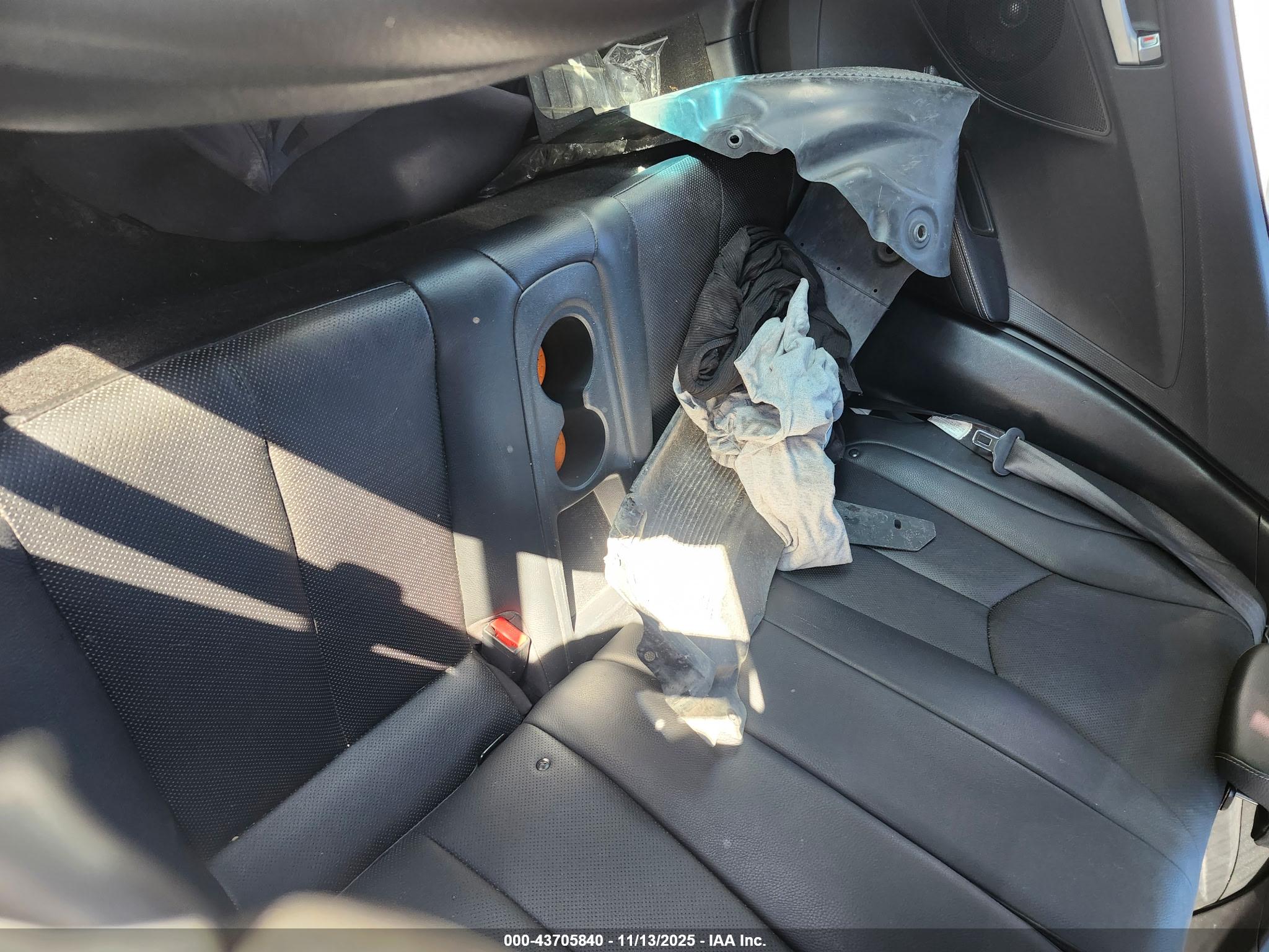 HYUNDAI VELOSTER image 8