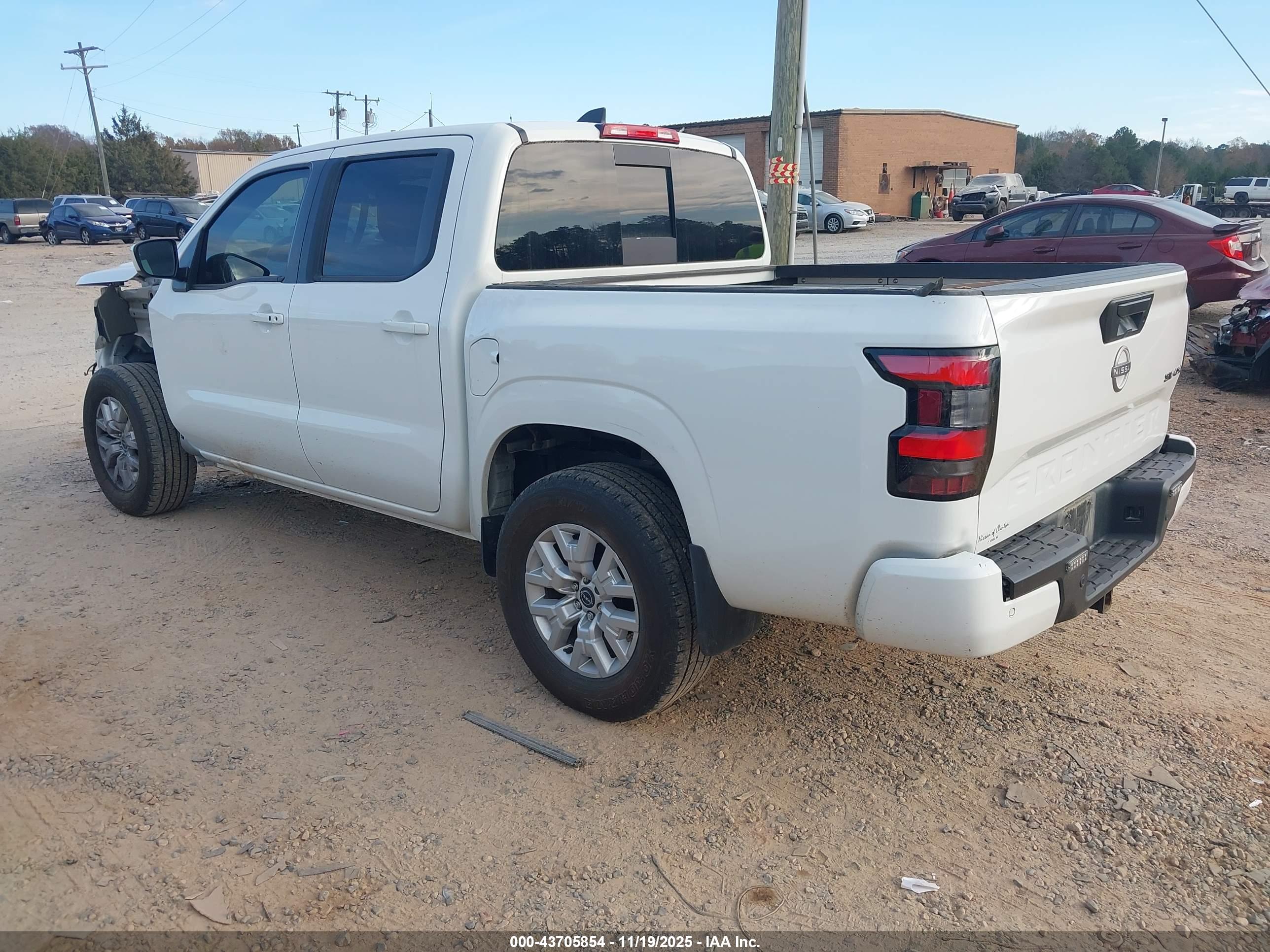 NISSAN FRONTIER image 3