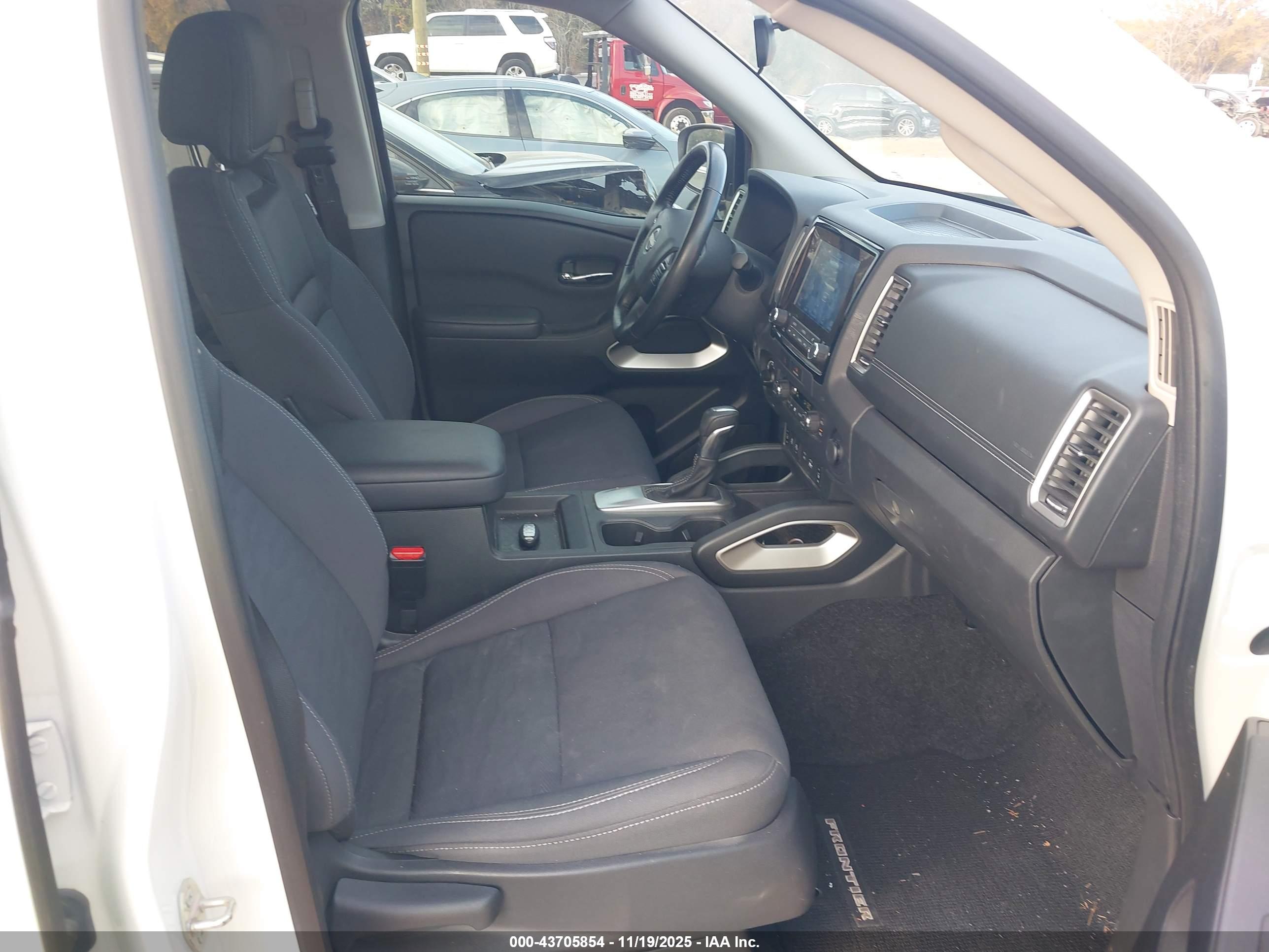 NISSAN FRONTIER image 5