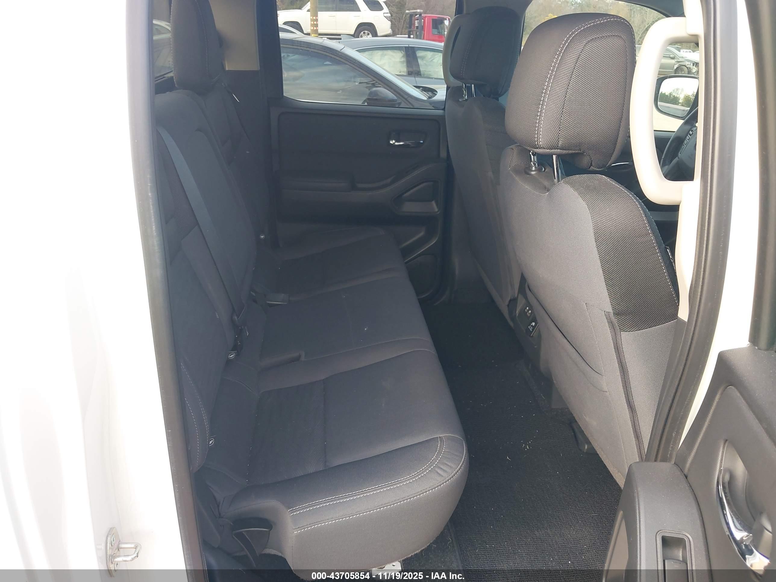 NISSAN FRONTIER image 8