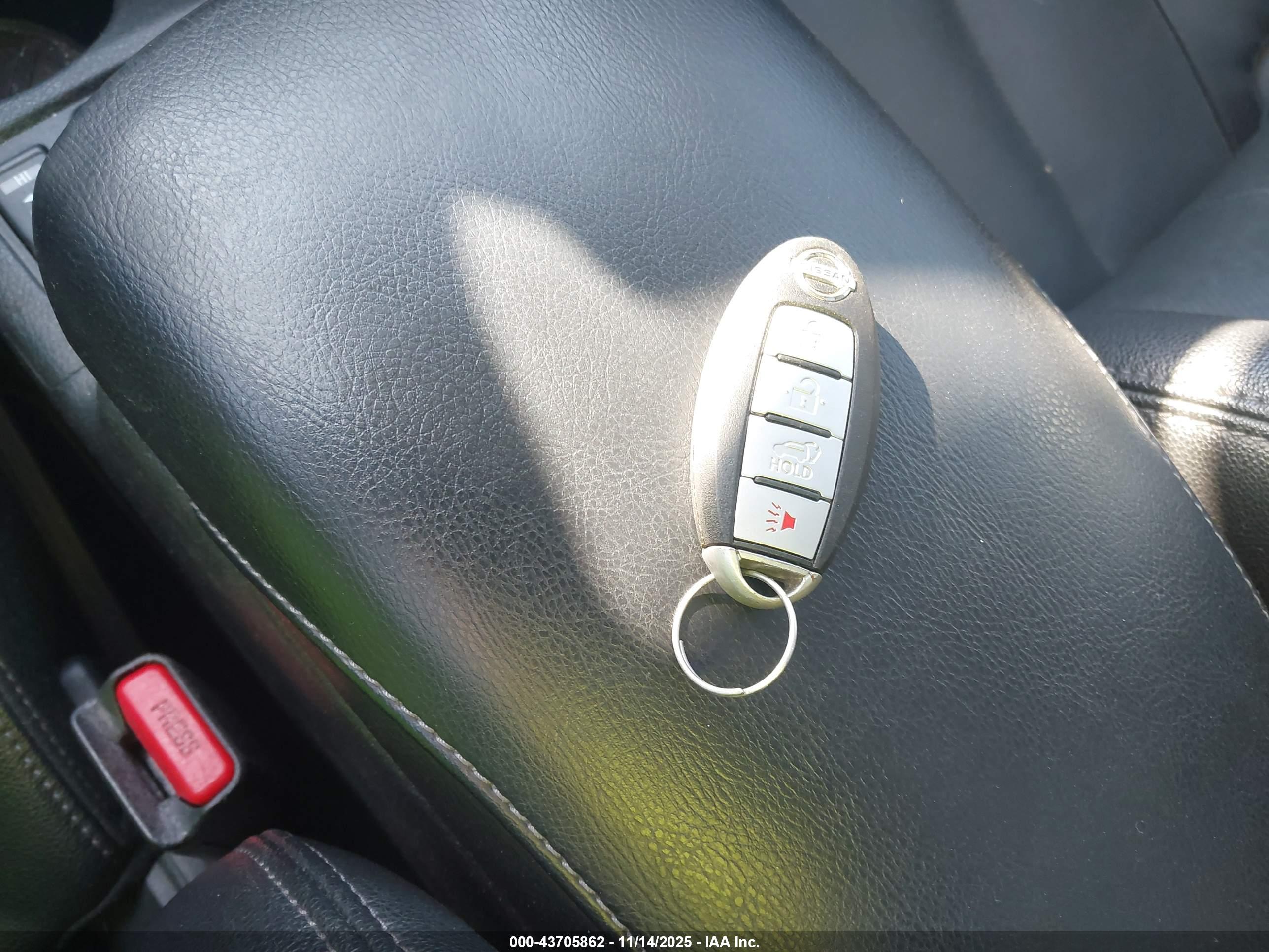 NISSAN ROGUE image 11