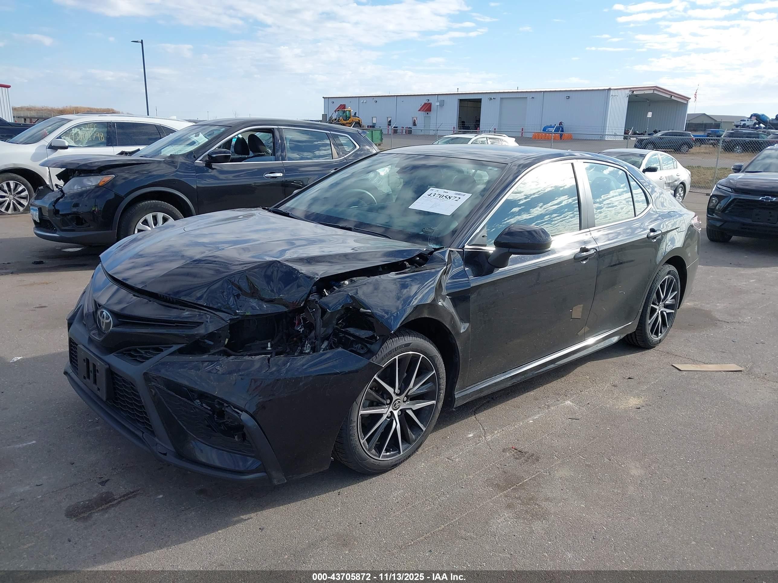 TOYOTA CAMRY image 2