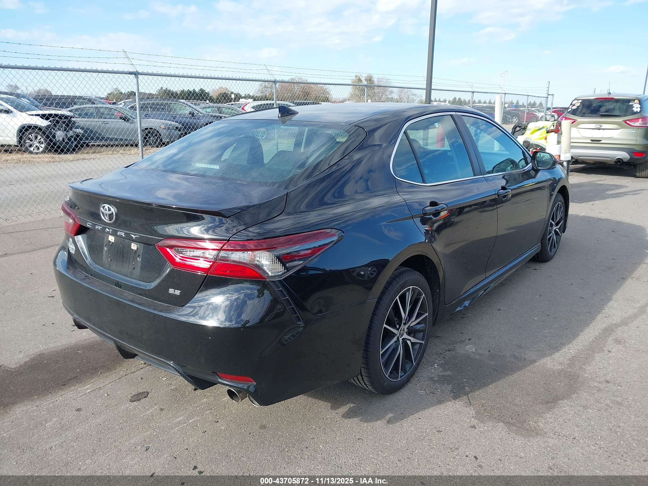 TOYOTA CAMRY image 4