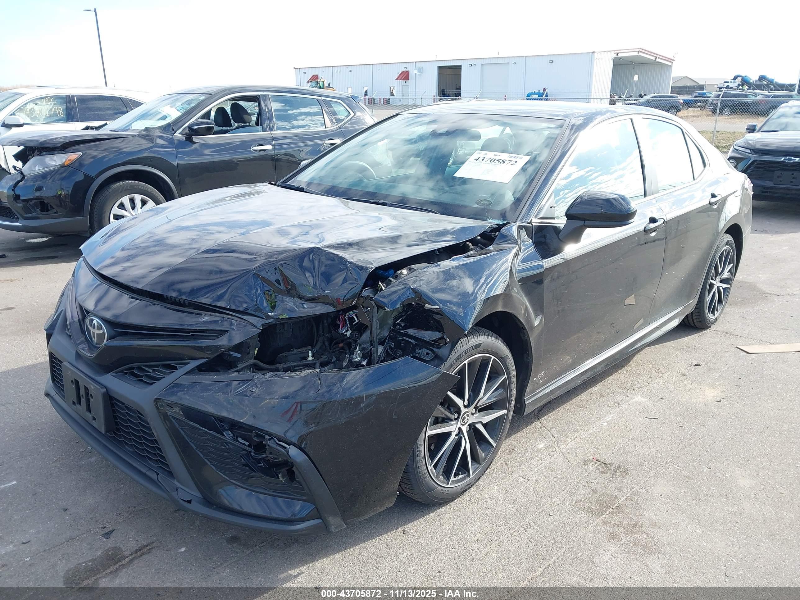TOYOTA CAMRY image 6