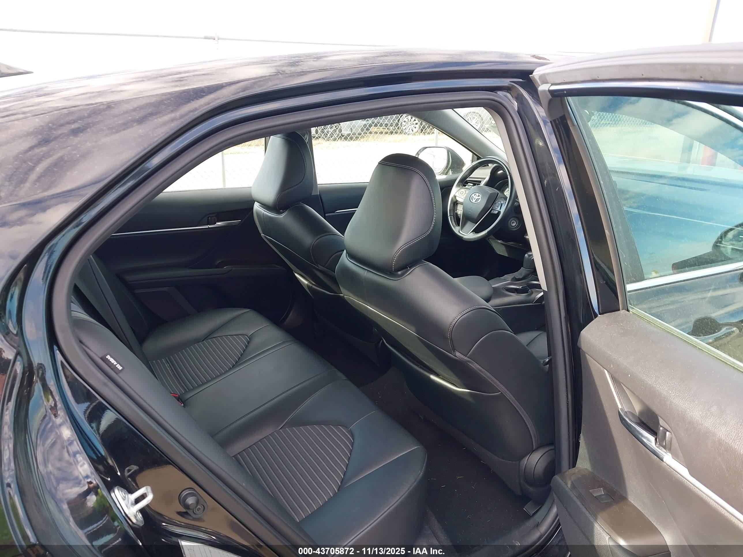 TOYOTA CAMRY image 8