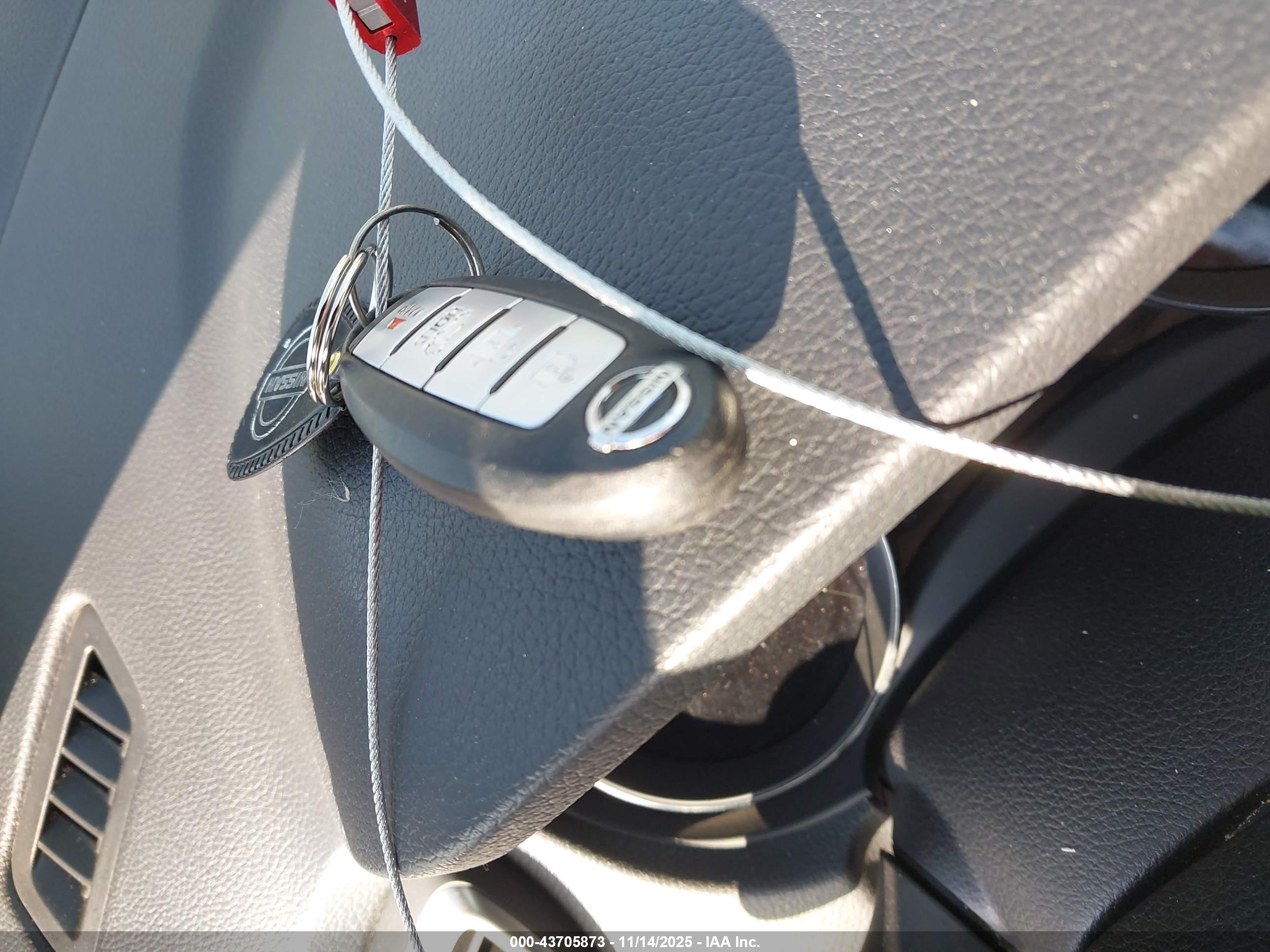 NISSAN ROGUE image 11