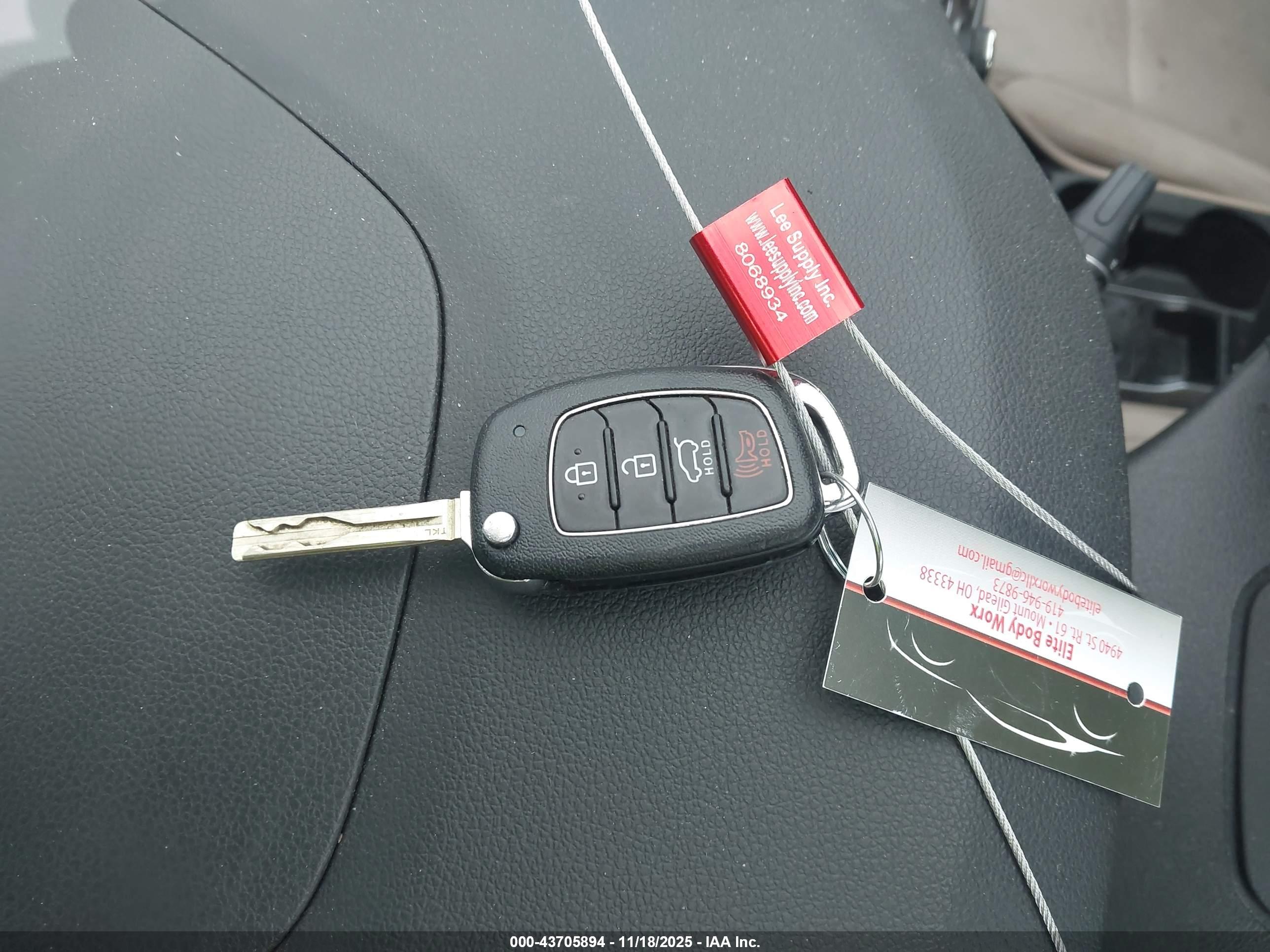 HYUNDAI TUCSON image 11