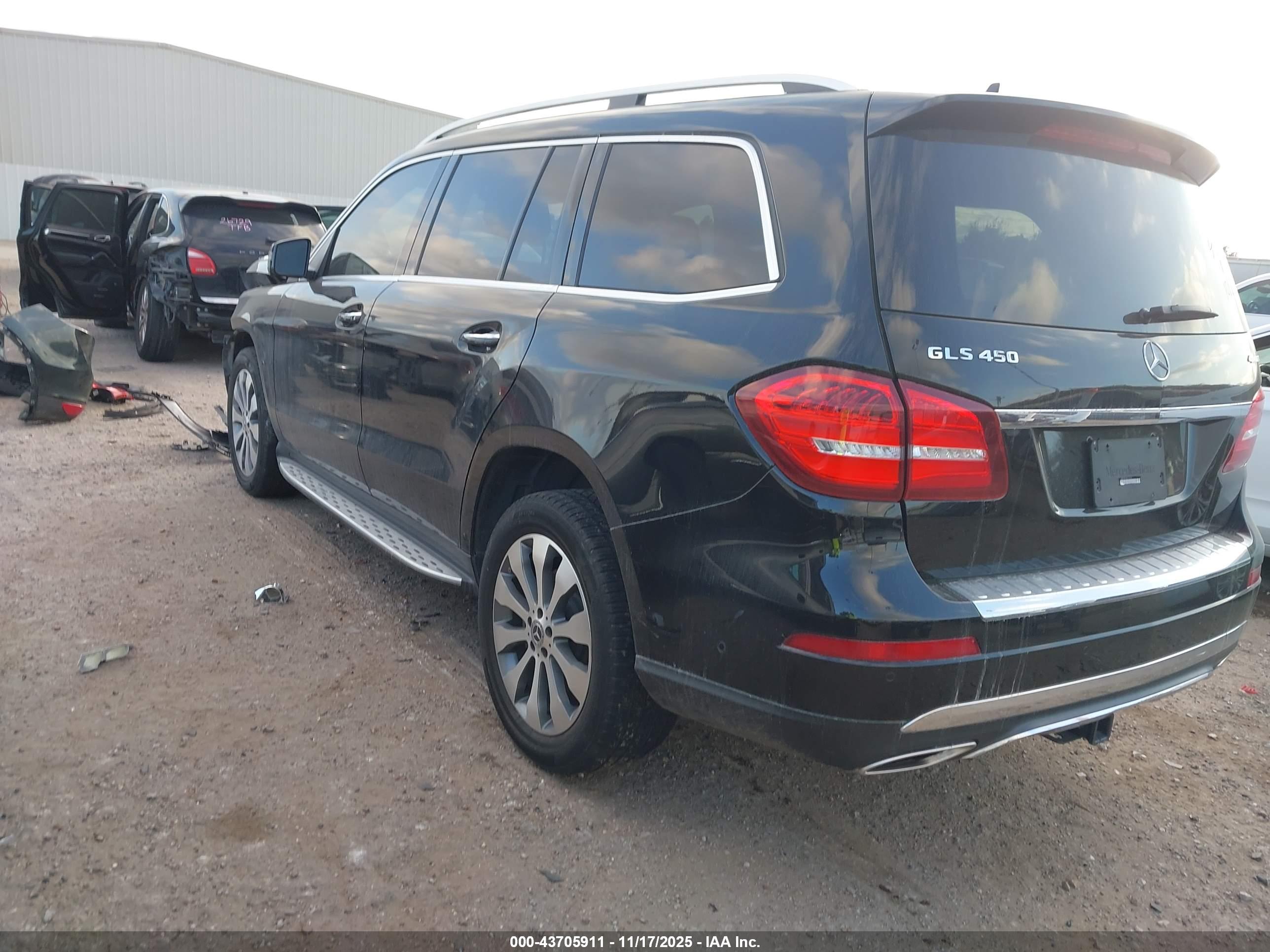 MERCEDES-BENZ GLS image 3
