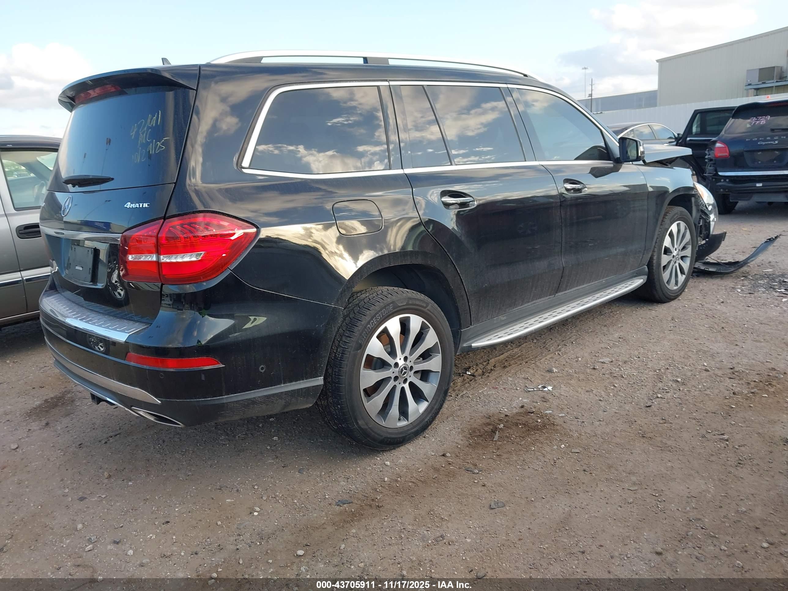 MERCEDES-BENZ GLS image 4