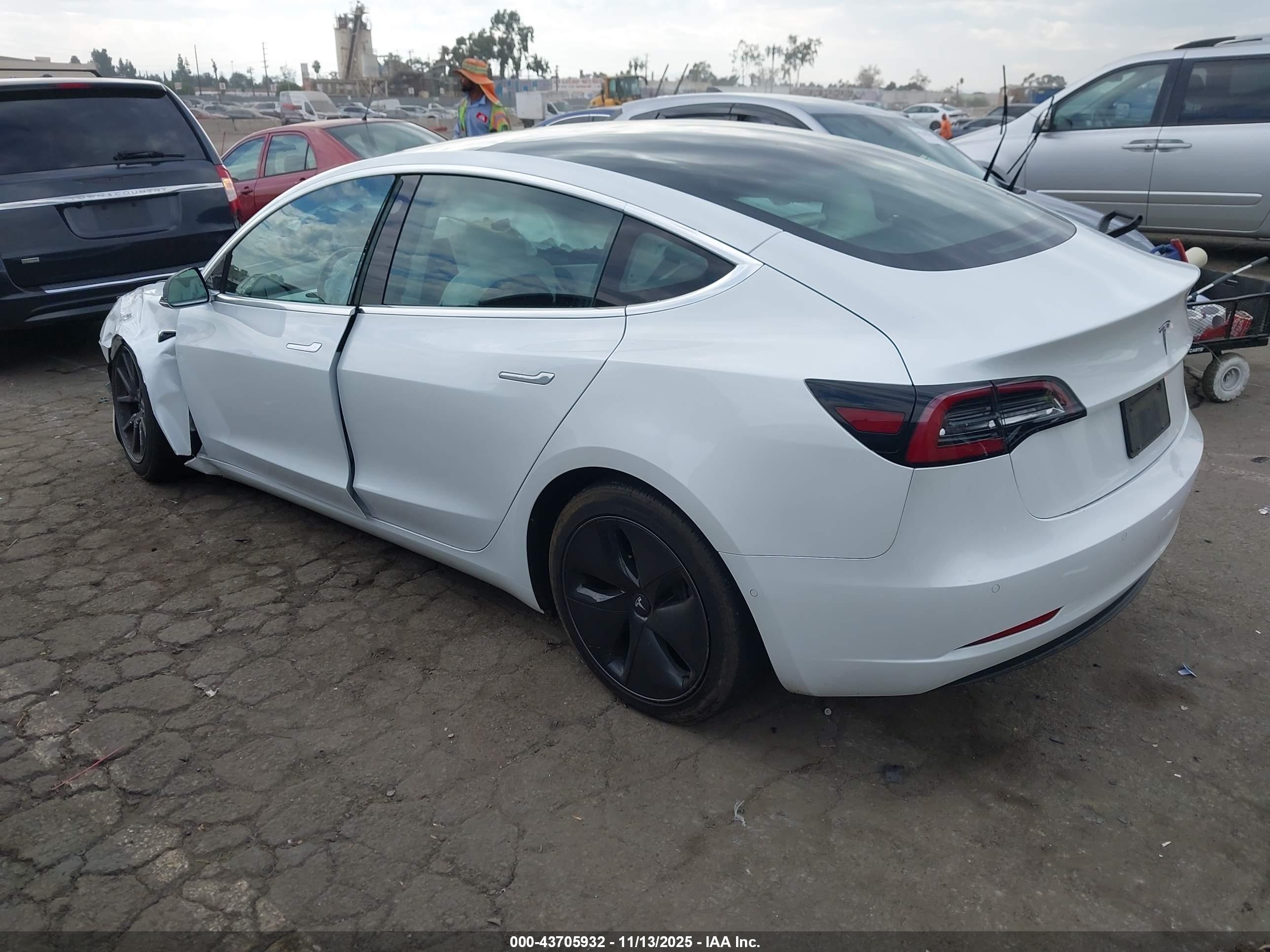 TESLA MODEL image 3