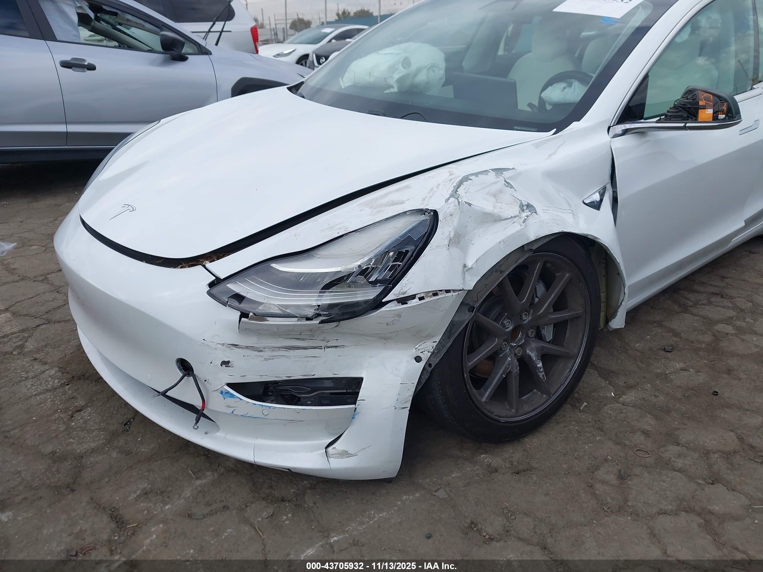 TESLA MODEL image 6
