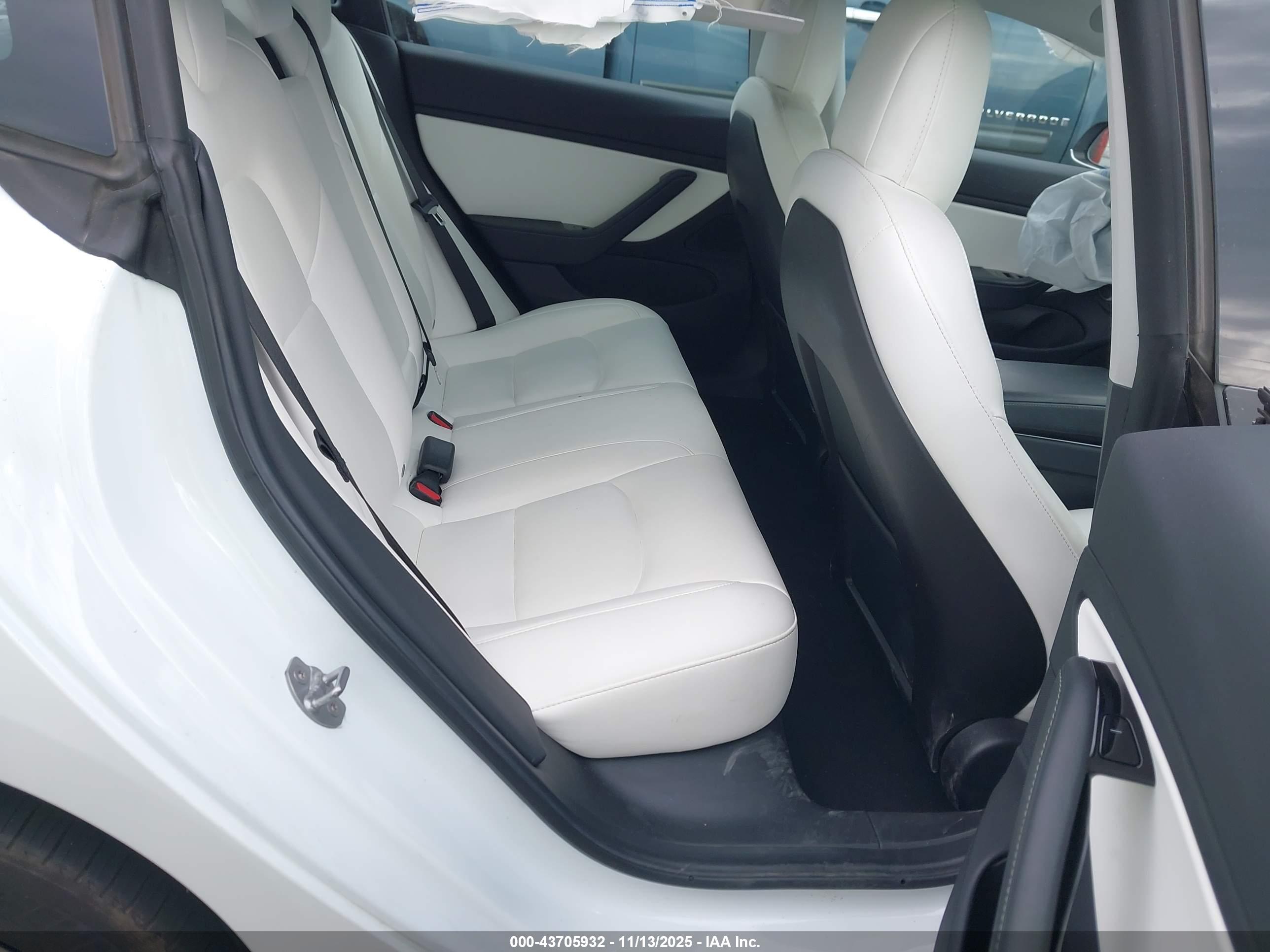 TESLA MODEL image 8