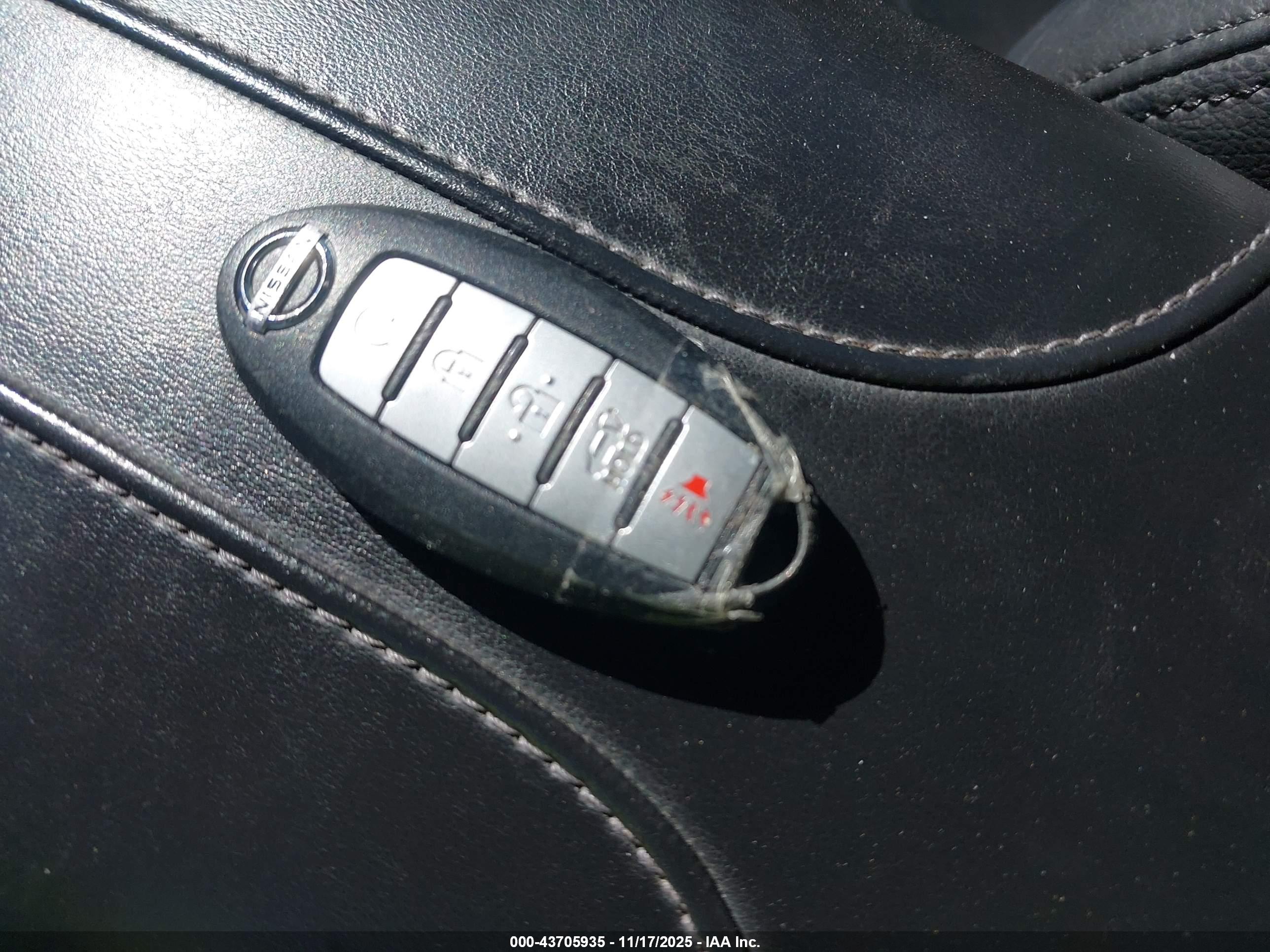 NISSAN ROGUE image 11