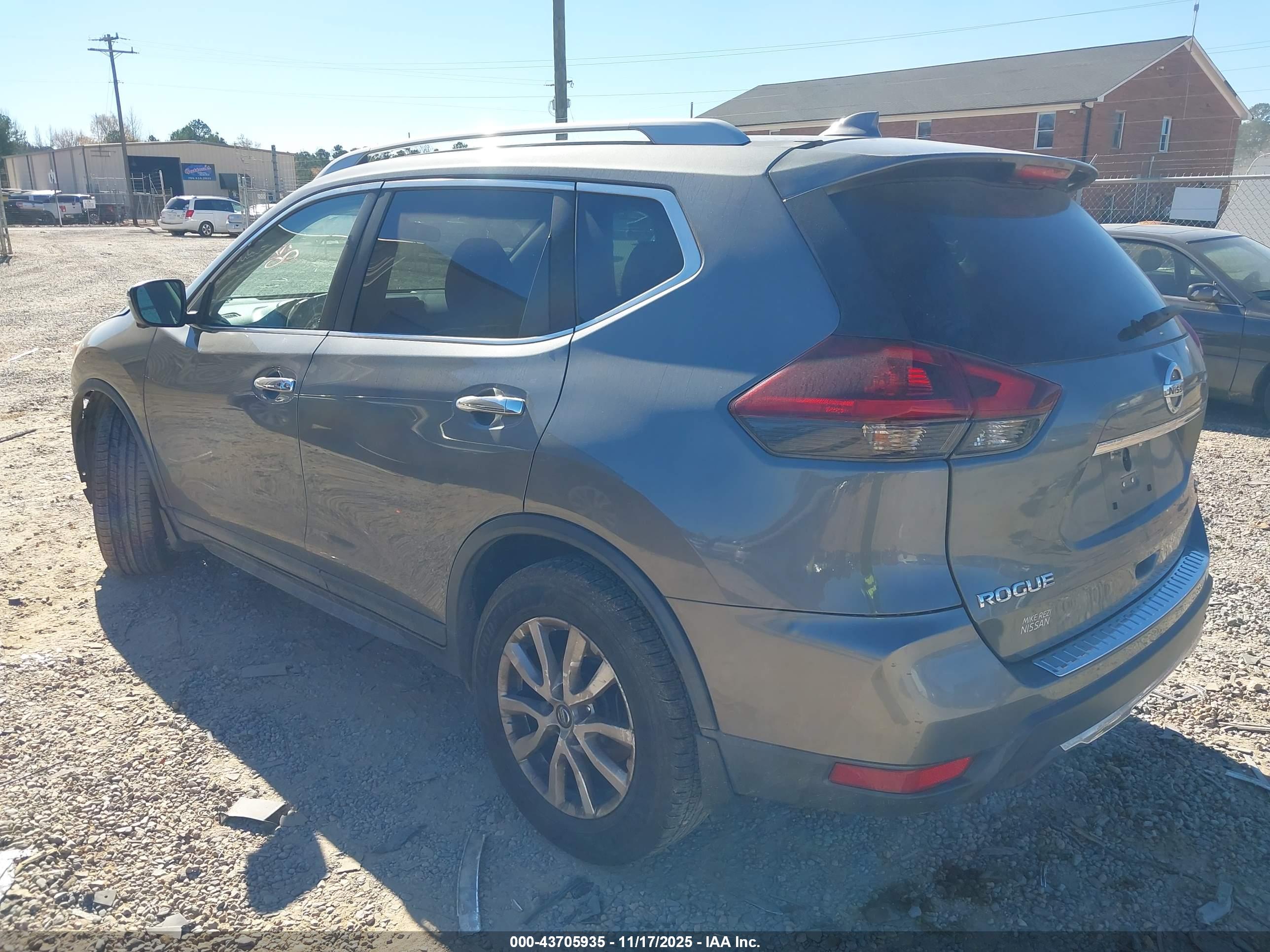 NISSAN ROGUE image 3