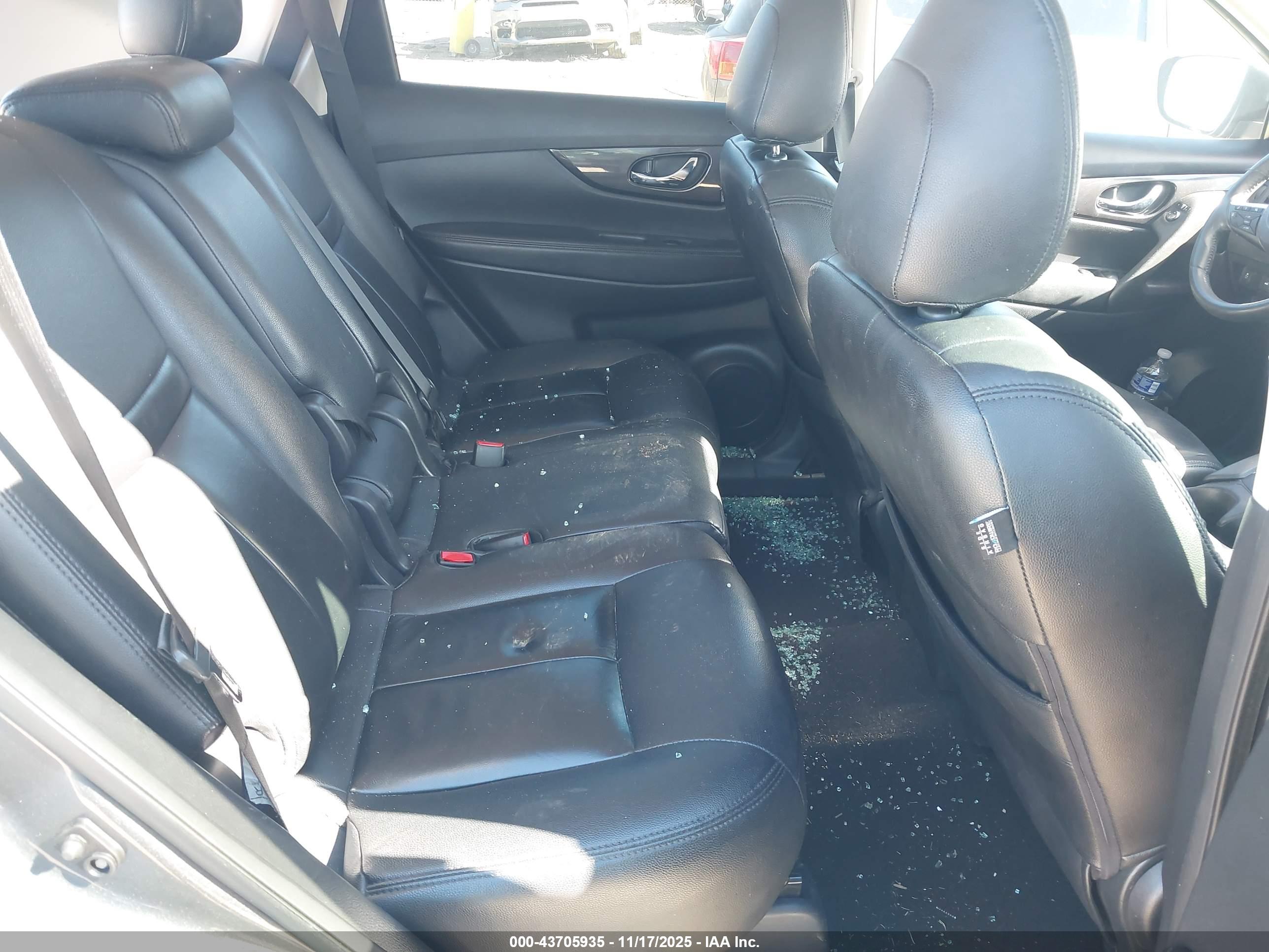 NISSAN ROGUE image 8