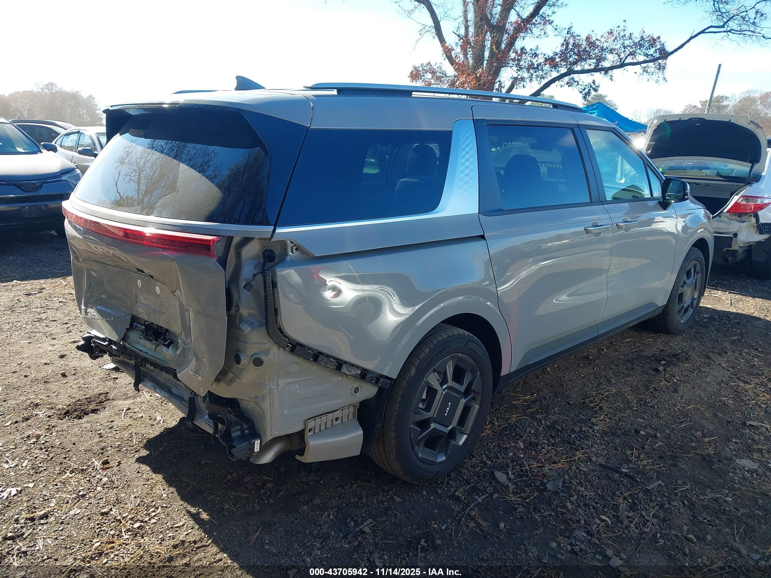 KIA CARNIVAL image 4