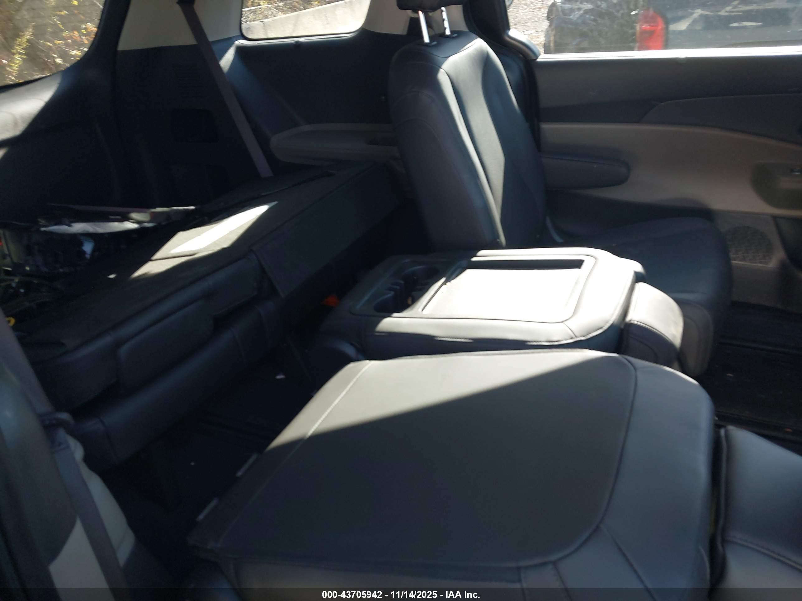 KIA CARNIVAL image 8