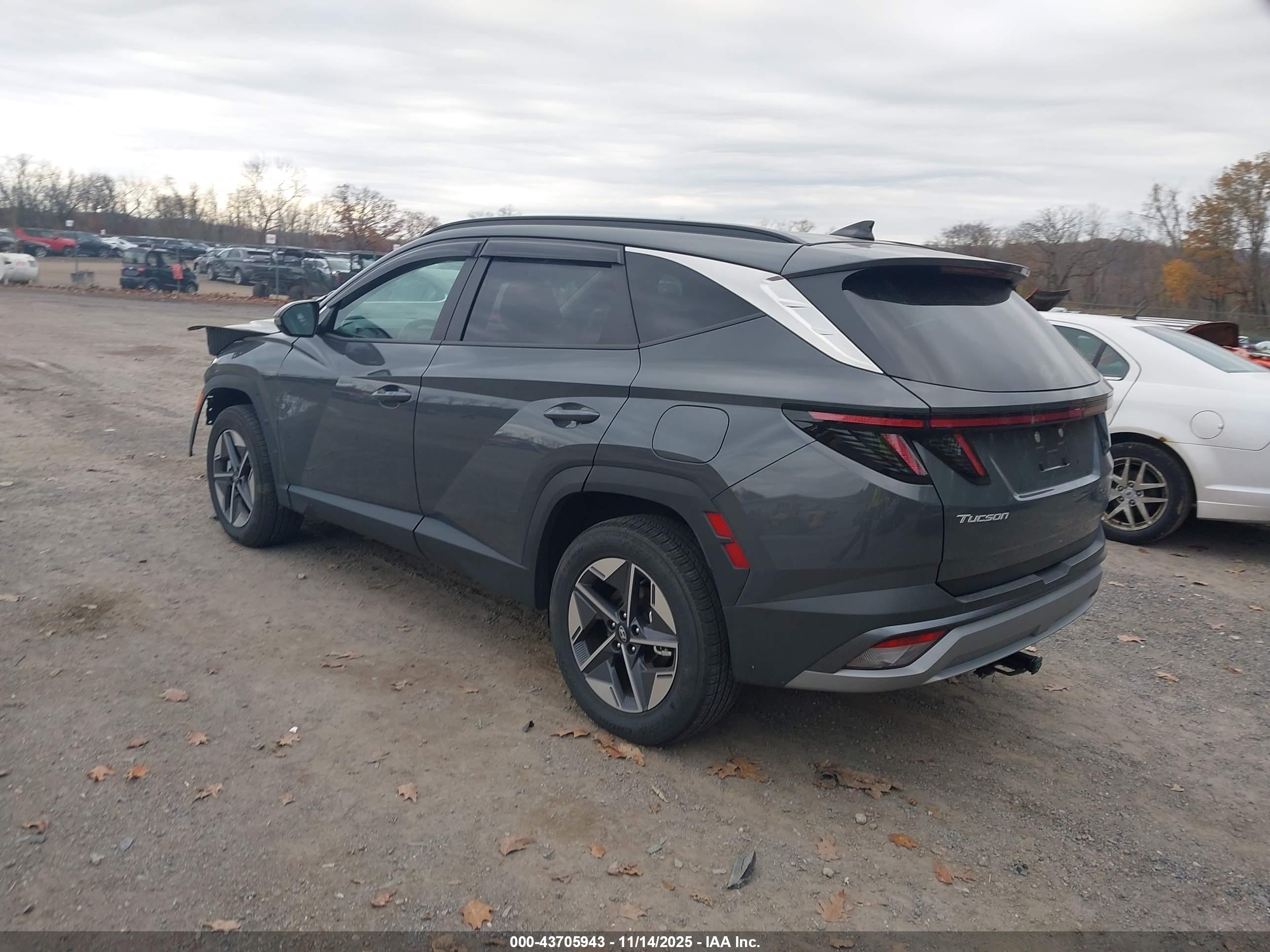 HYUNDAI TUCSON image 3