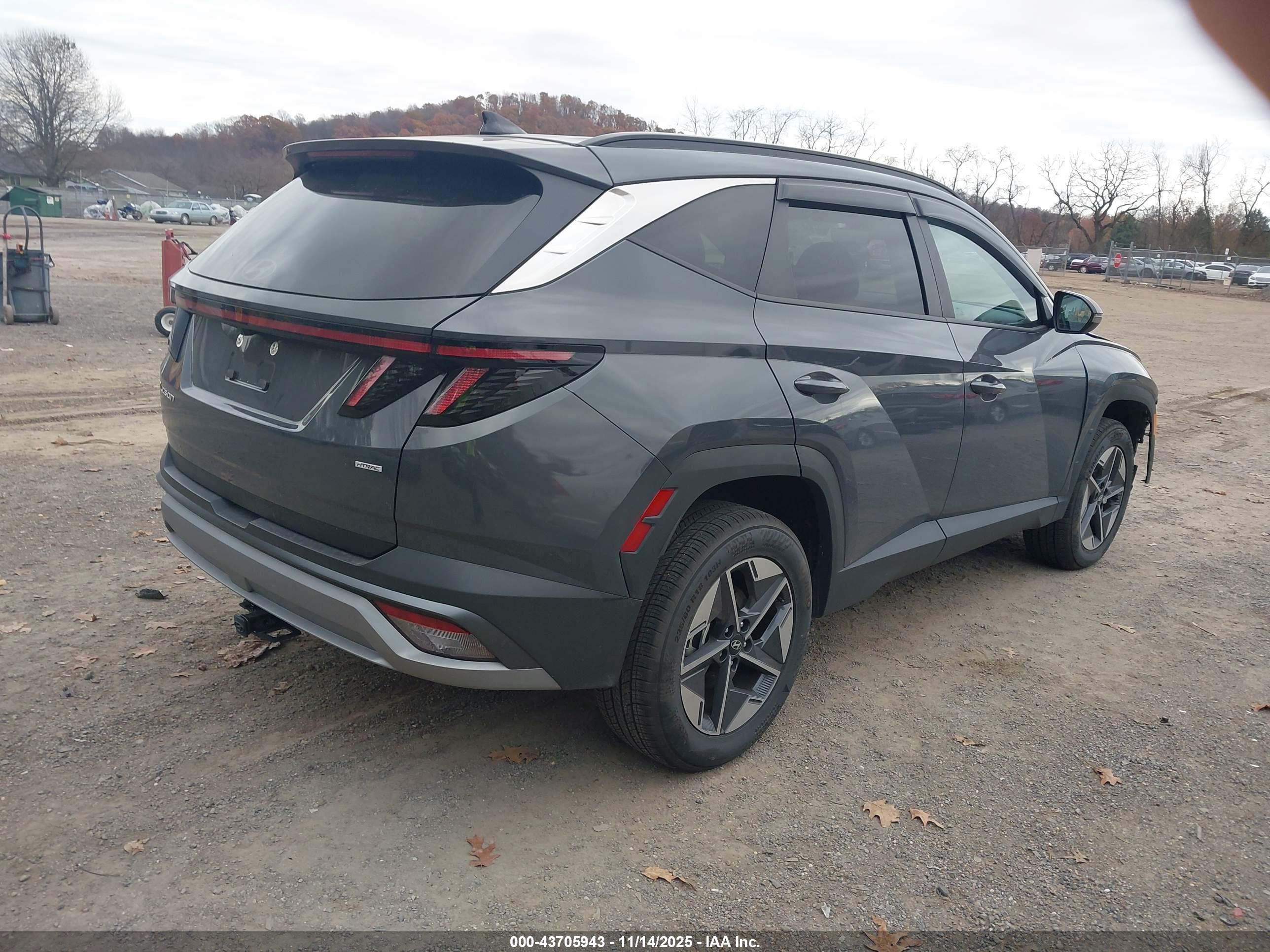 HYUNDAI TUCSON image 4