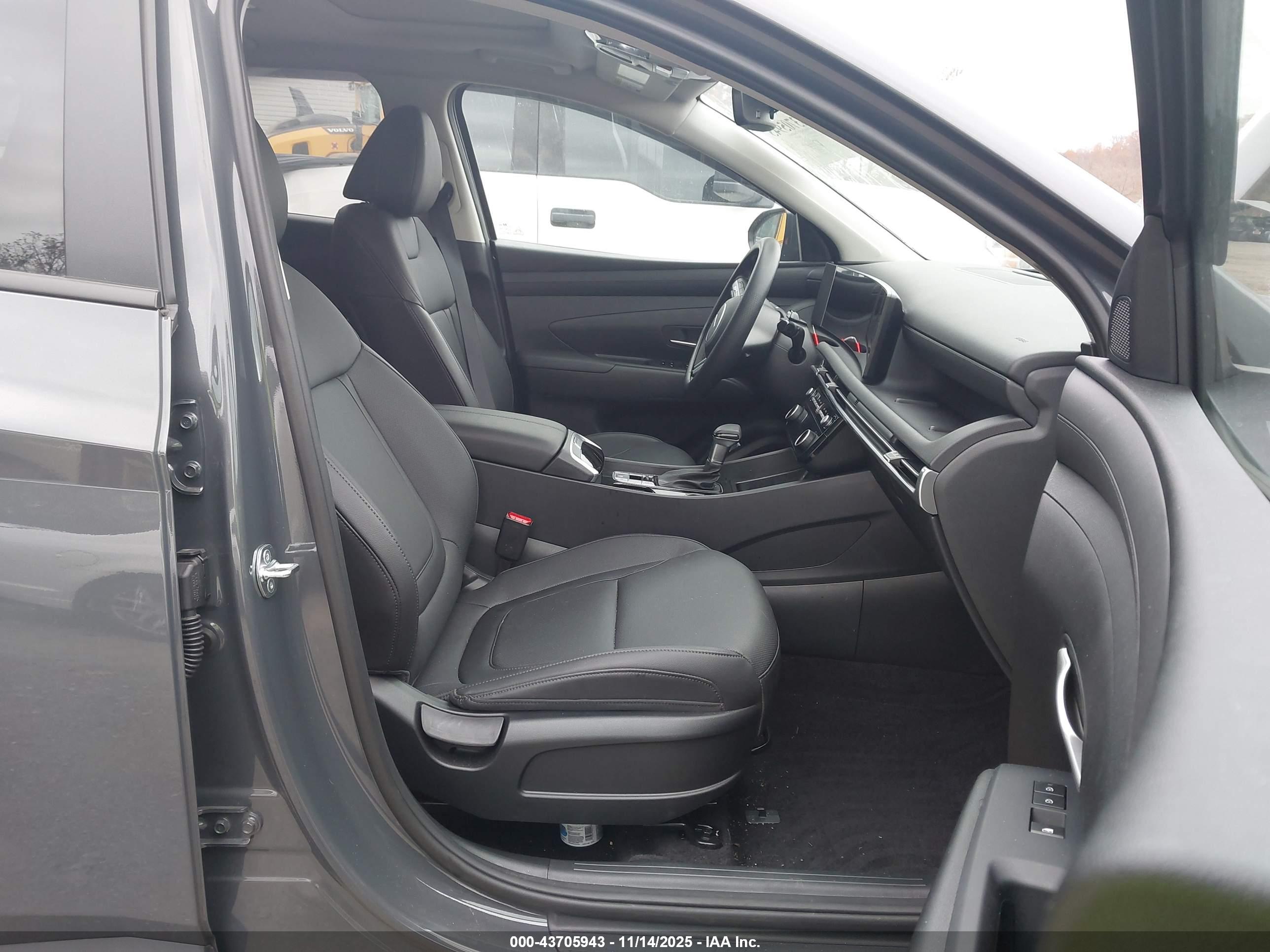 HYUNDAI TUCSON image 5