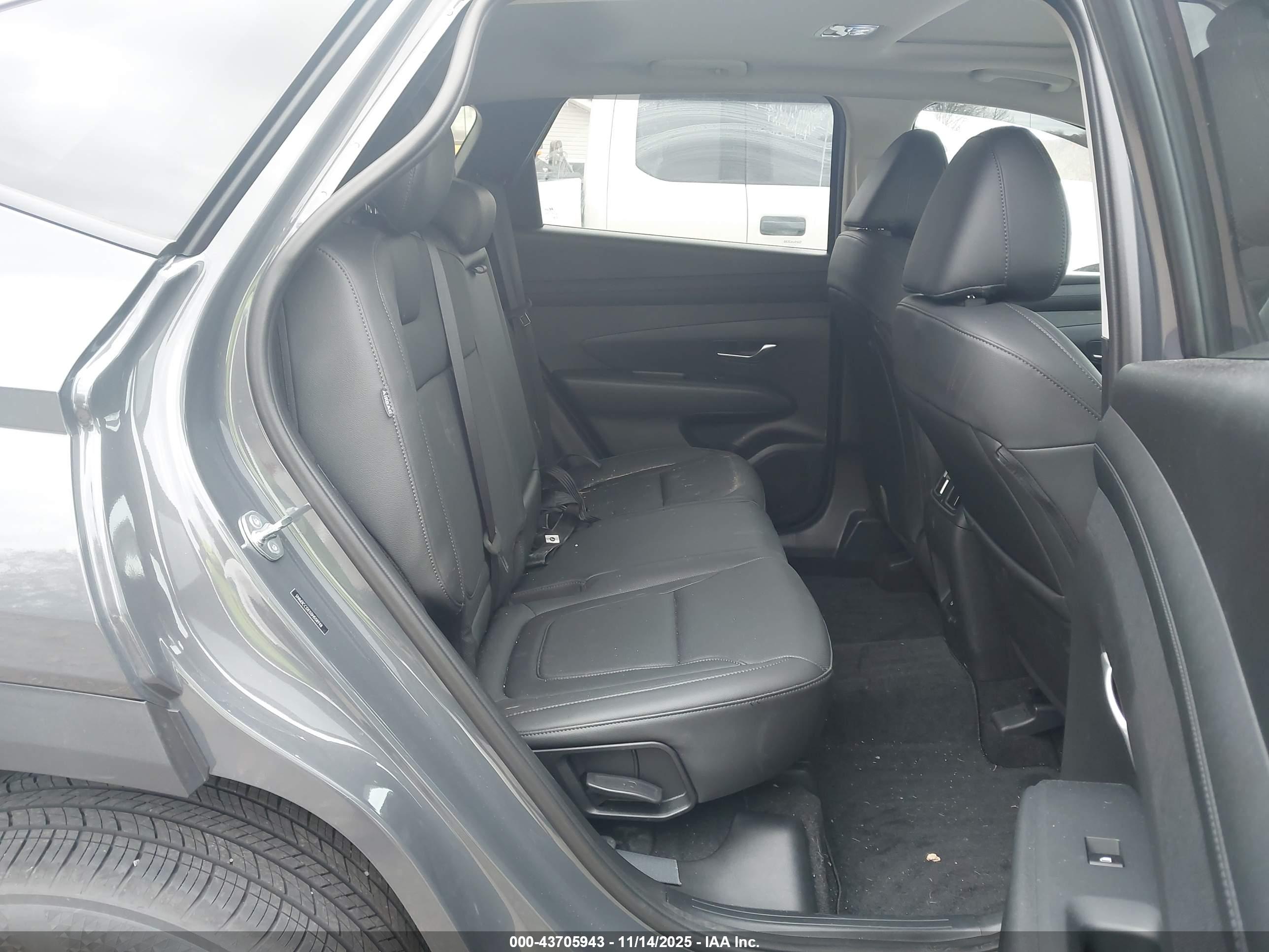 HYUNDAI TUCSON image 8
