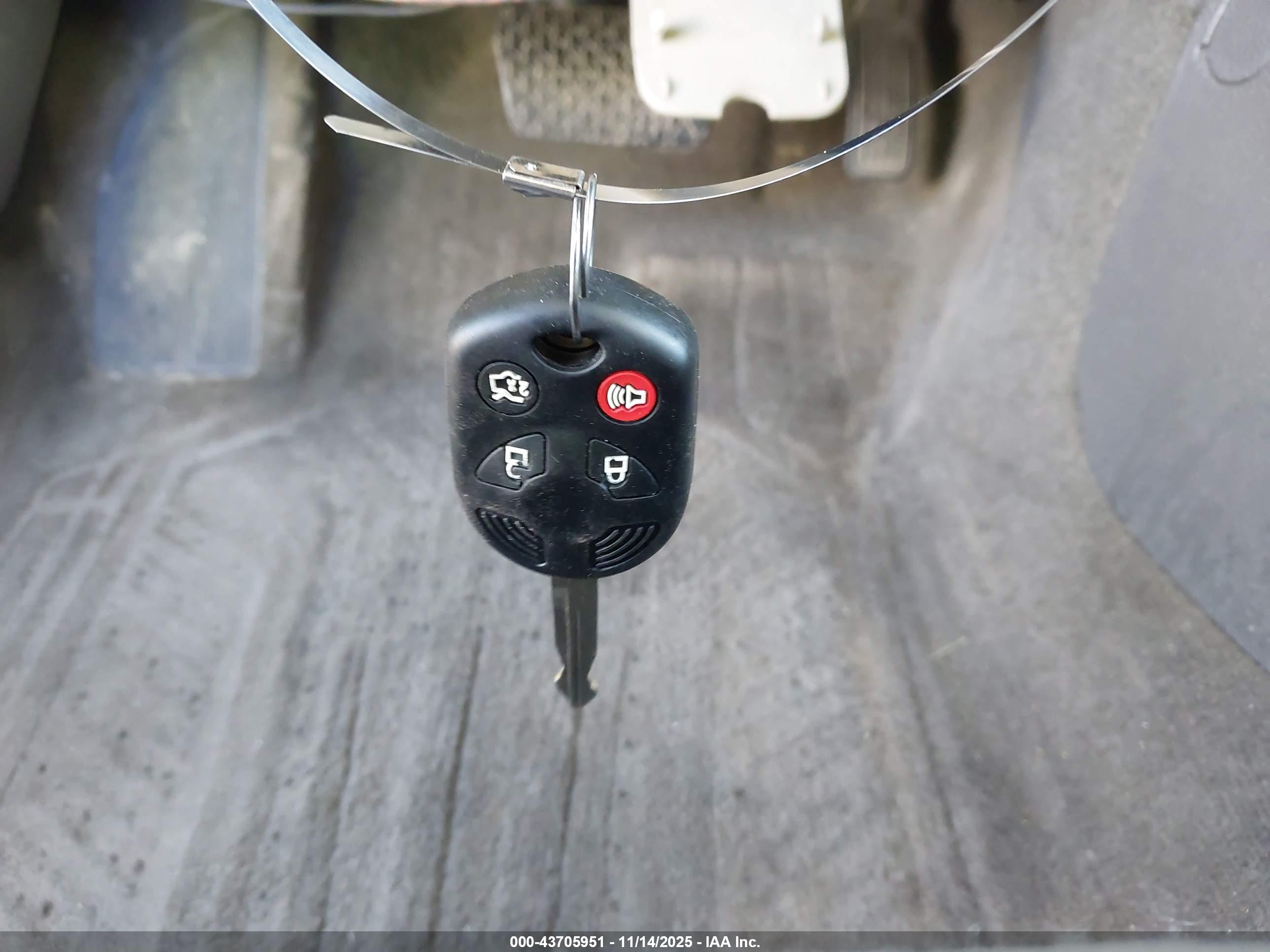 FORD FUSION image 11