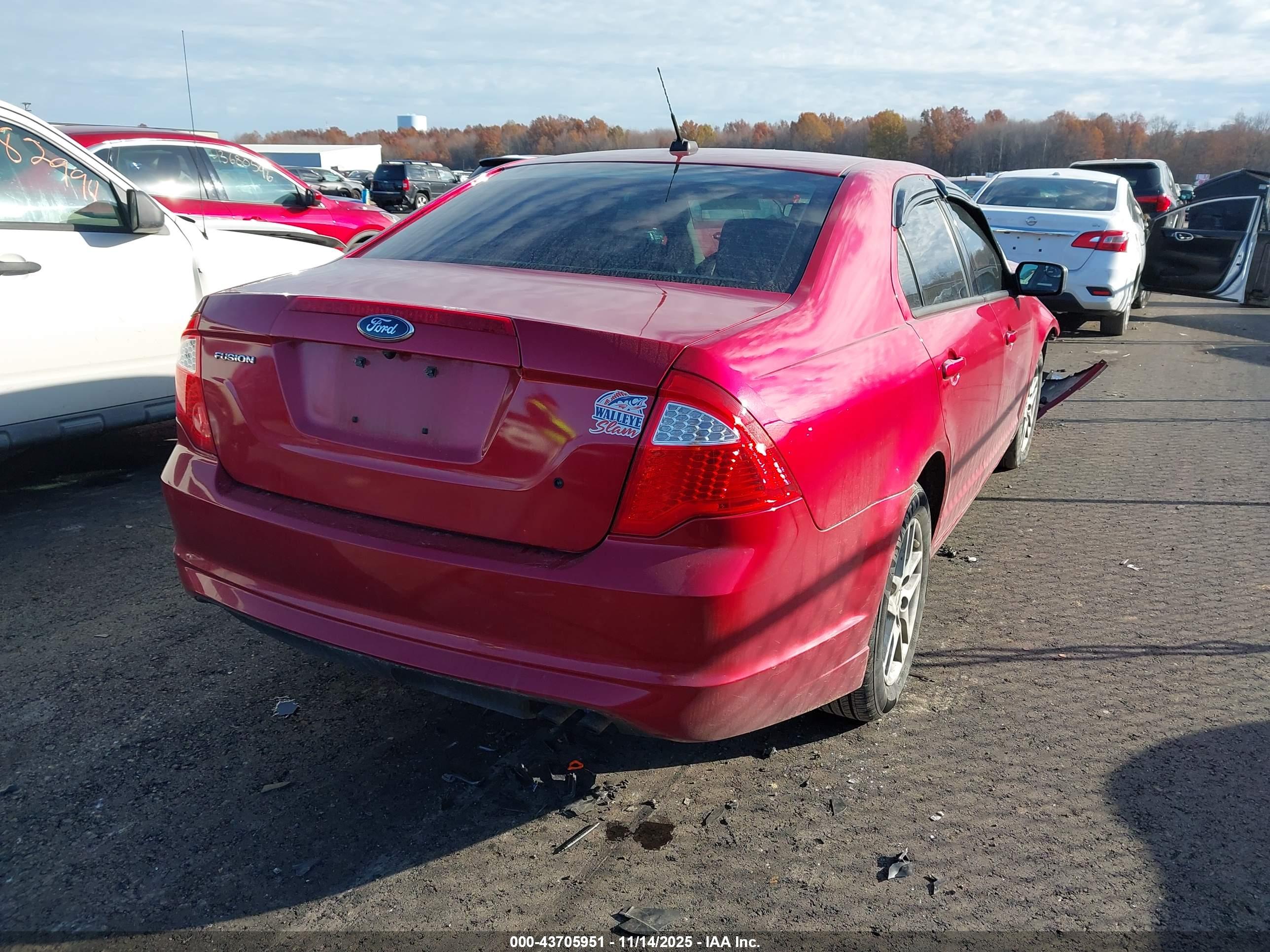 FORD FUSION image 4