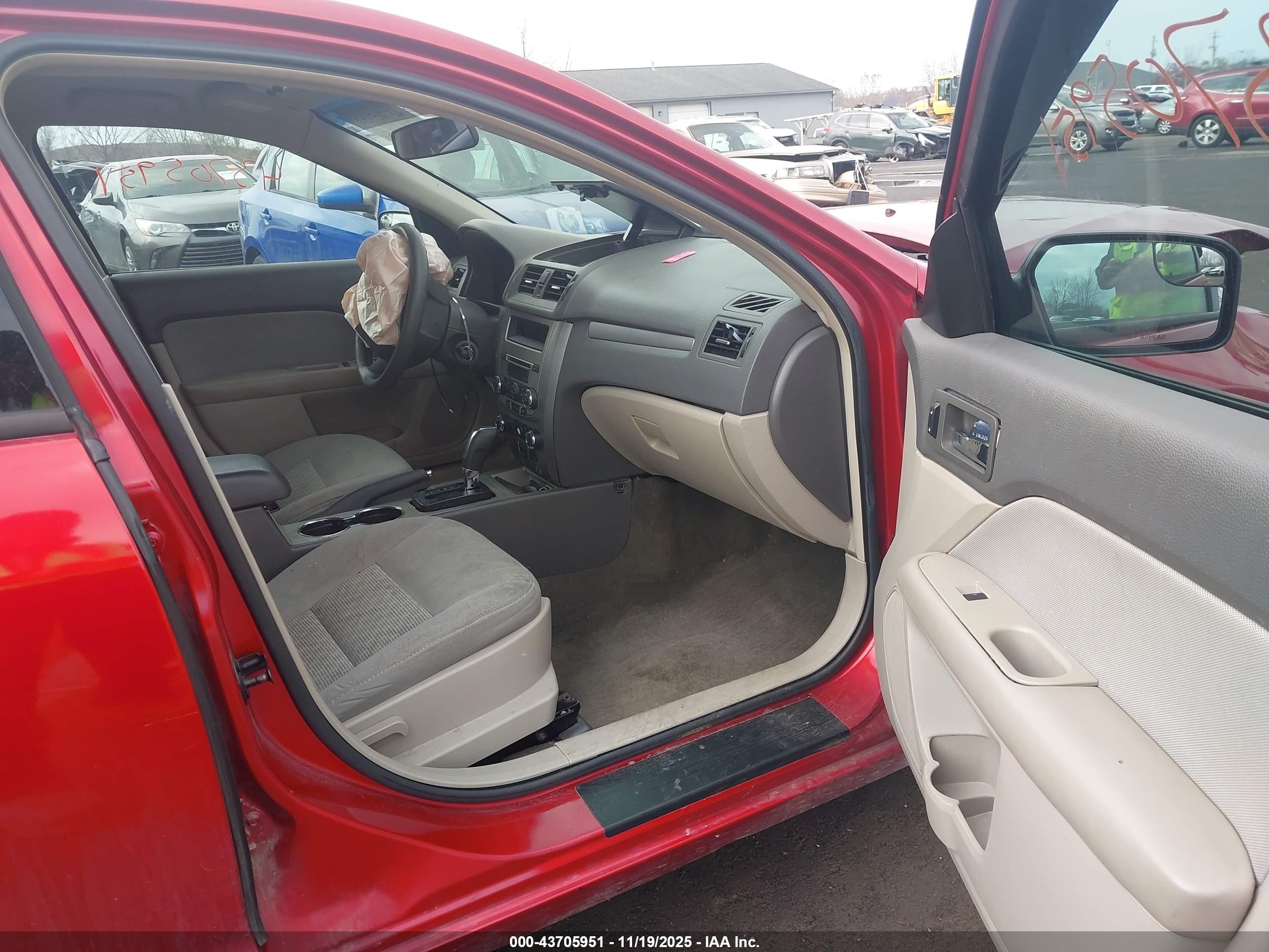 FORD FUSION image 5
