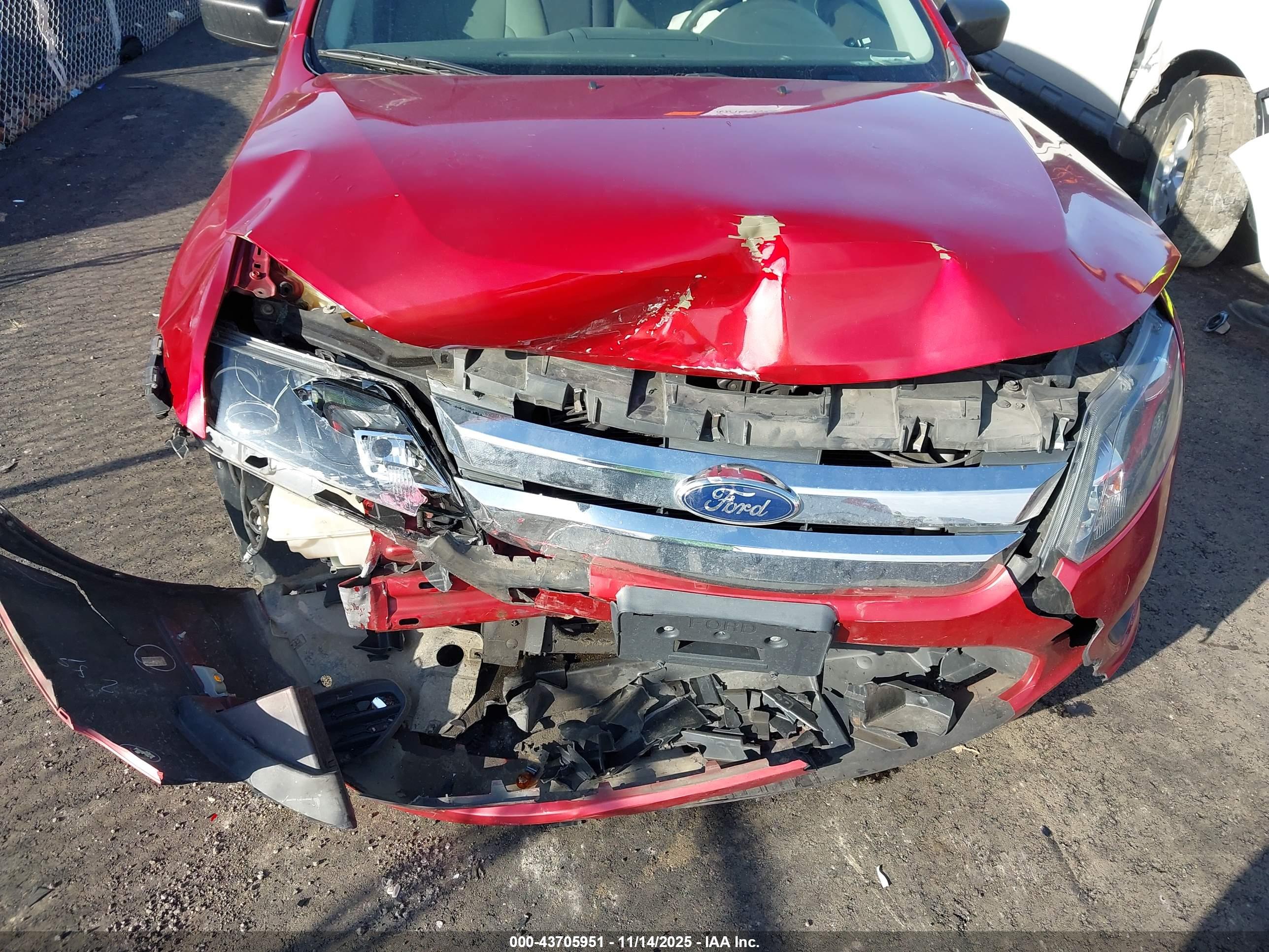 FORD FUSION image 6