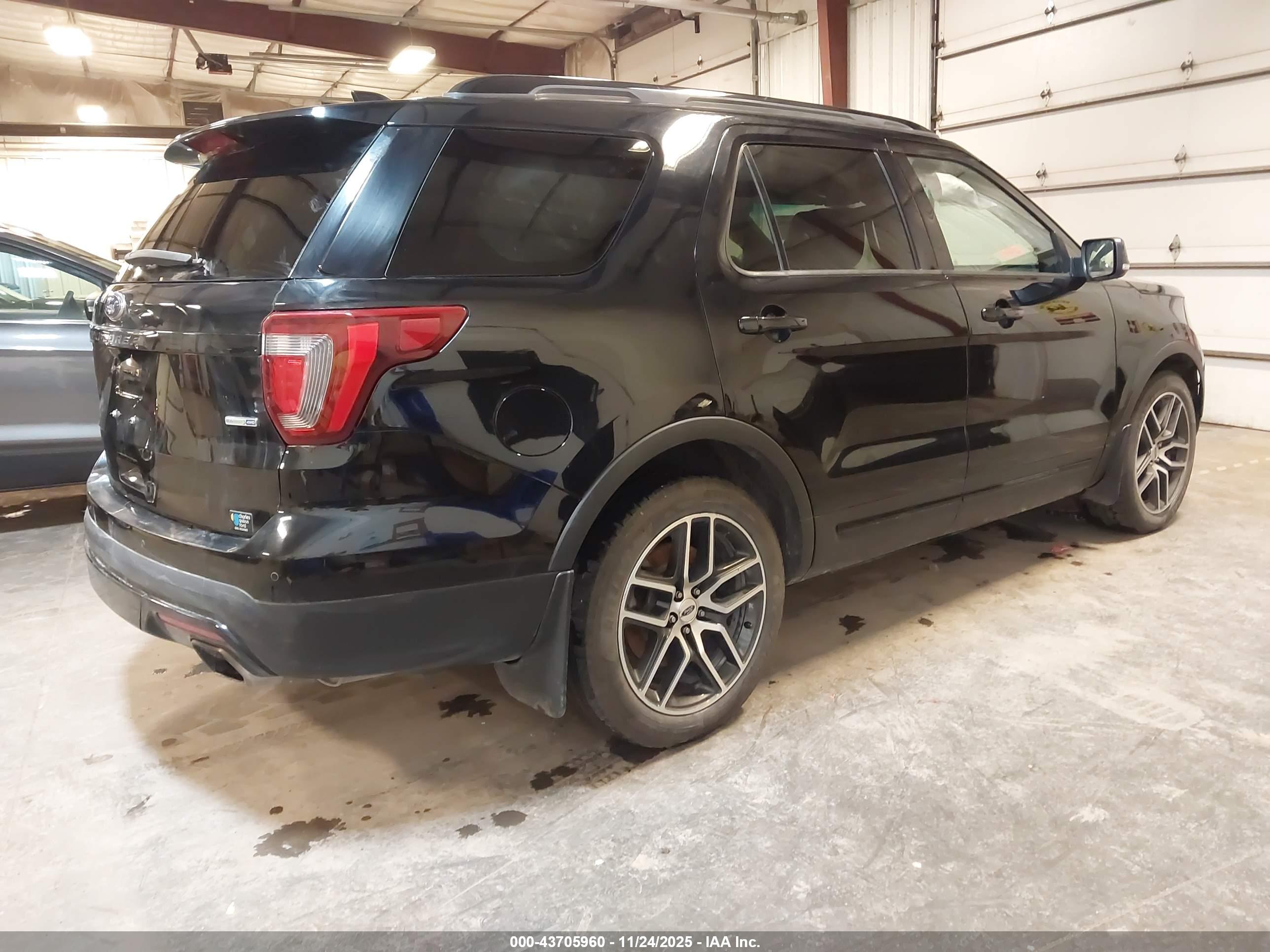 FORD EXPLORER image 4