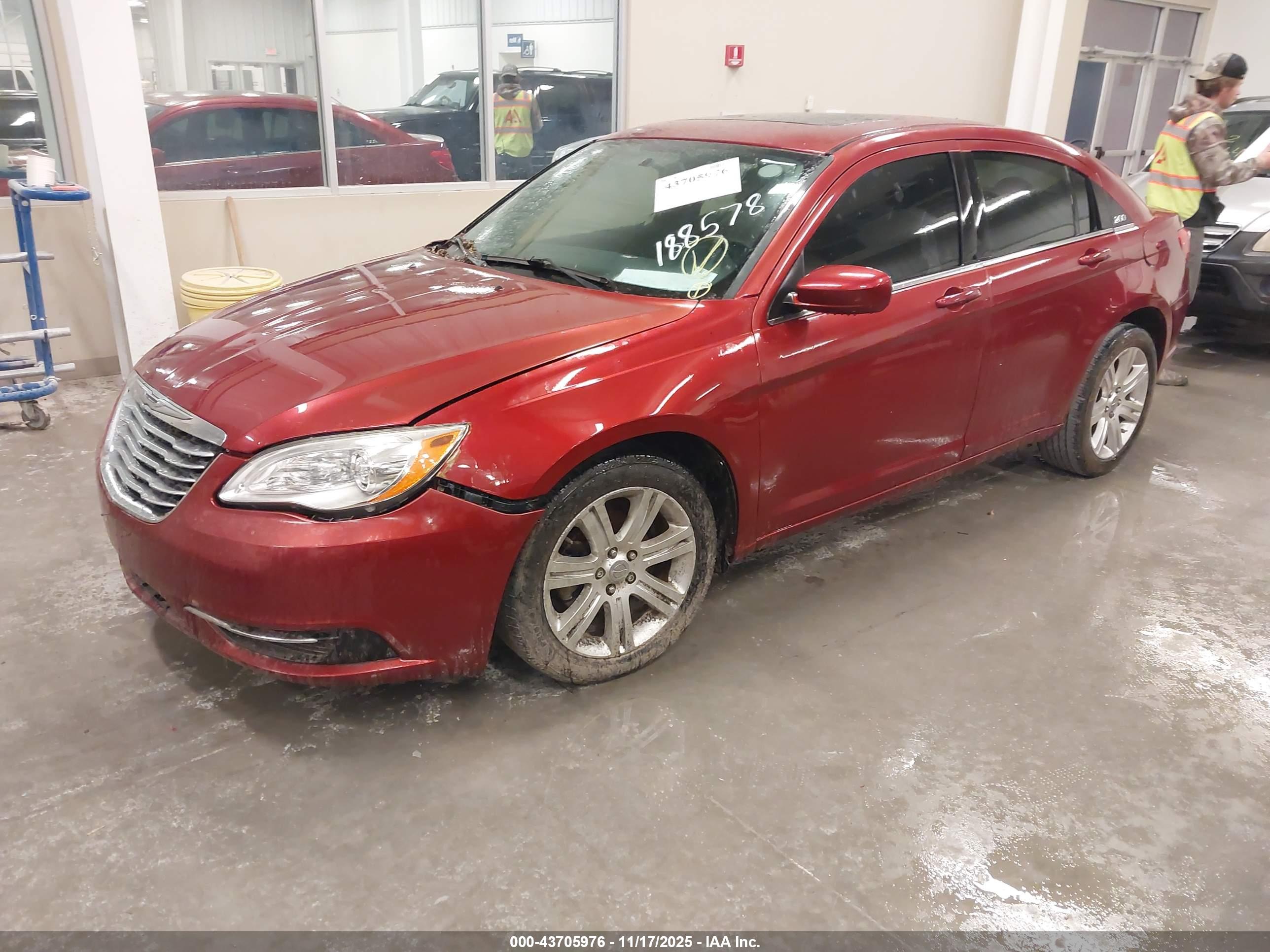CHRYSLER 200 image 2