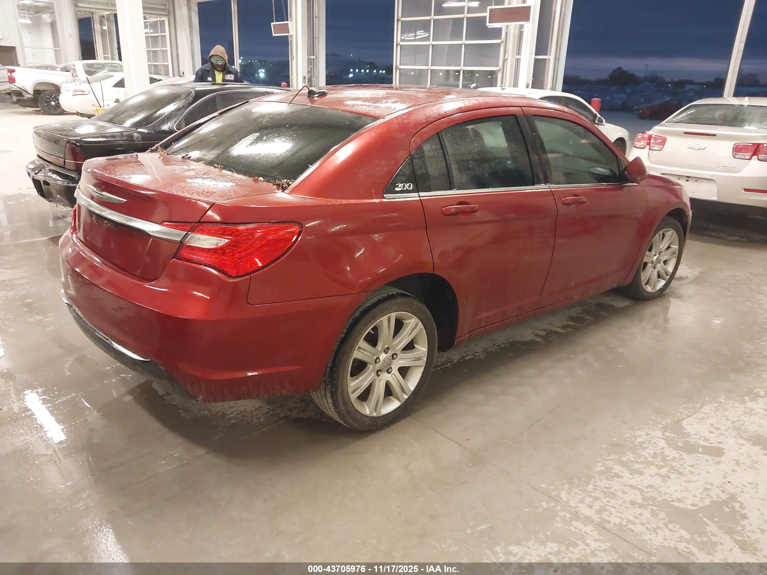 CHRYSLER 200 image 4