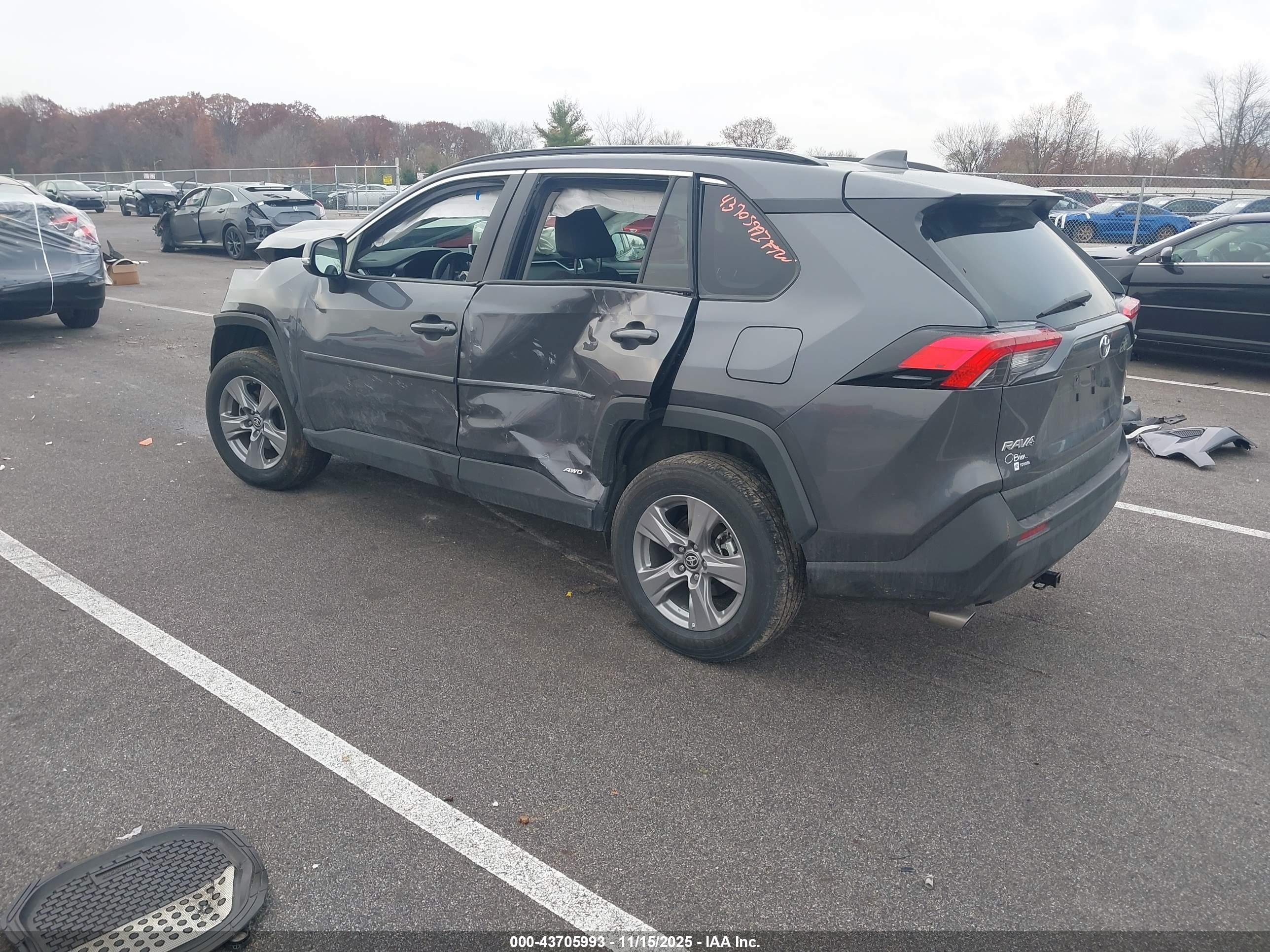 TOYOTA RAV4 image 3