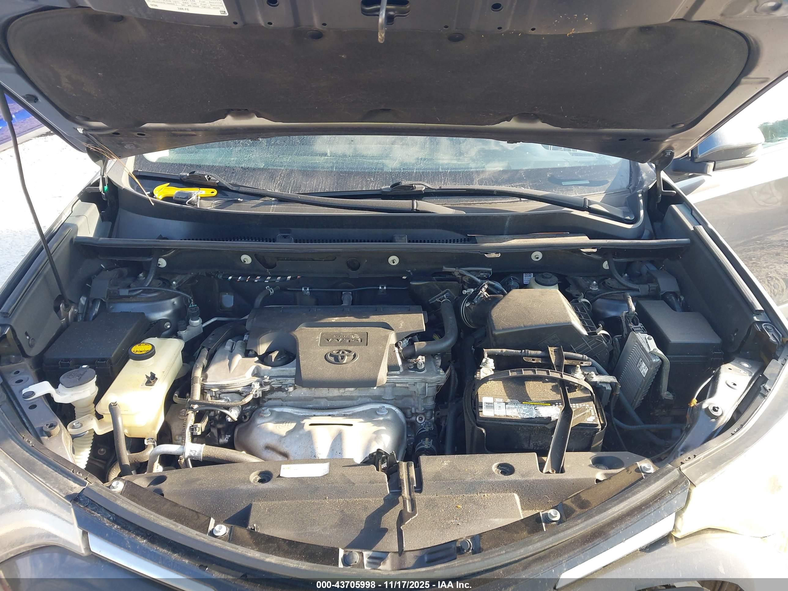 TOYOTA RAV4 image 10