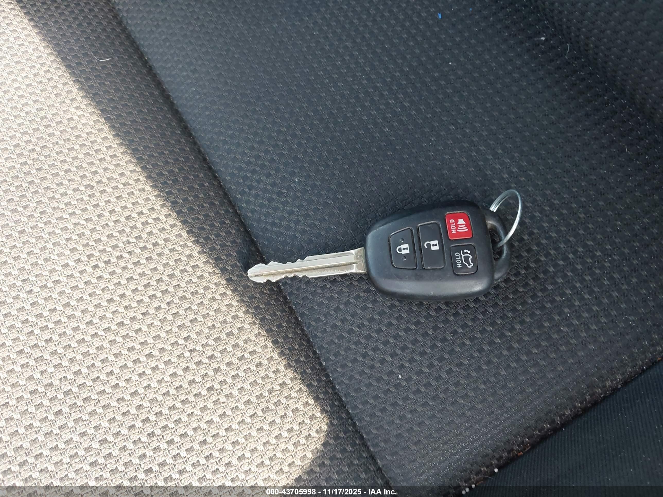 TOYOTA RAV4 image 11