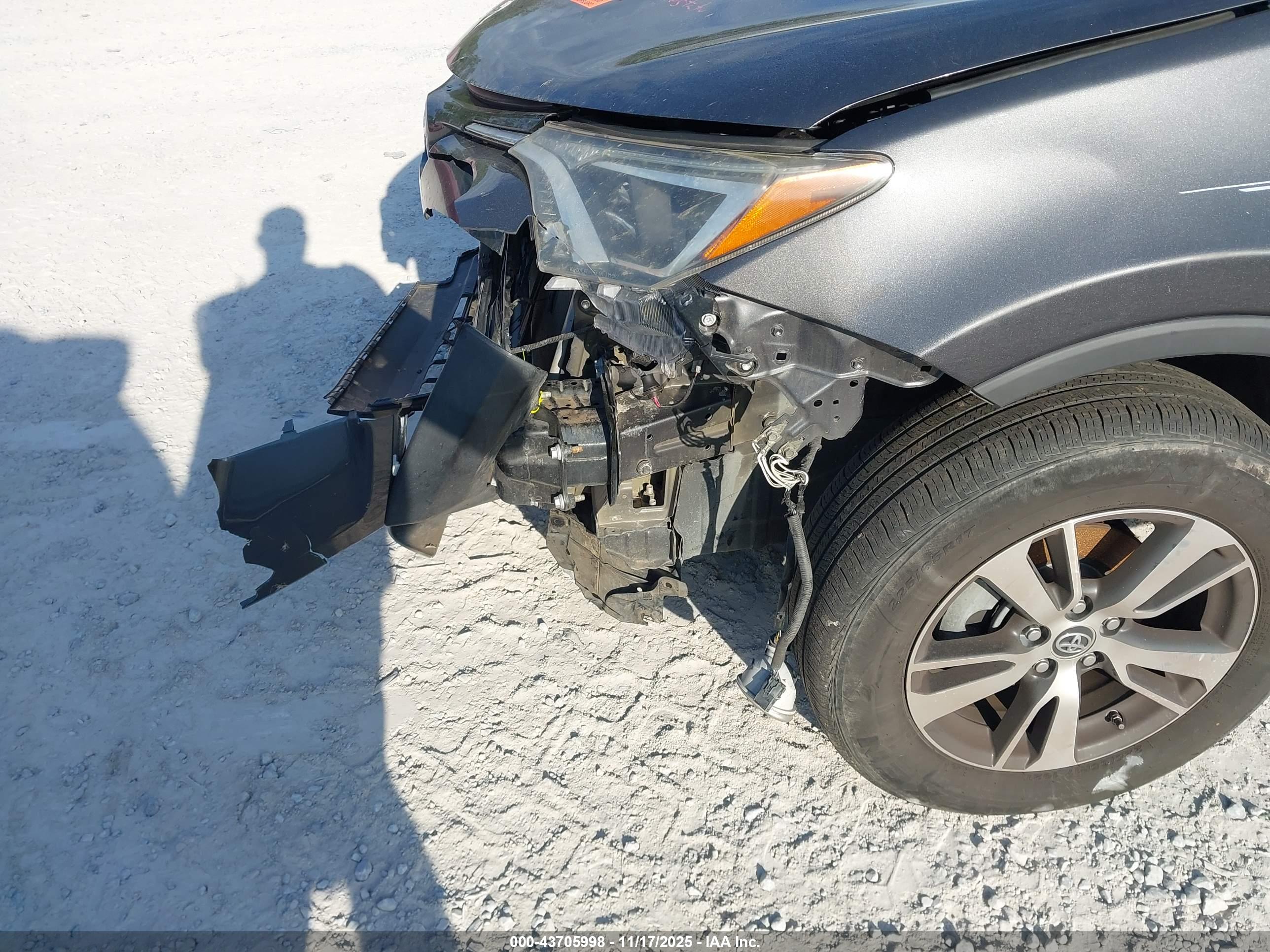 TOYOTA RAV4 image 6