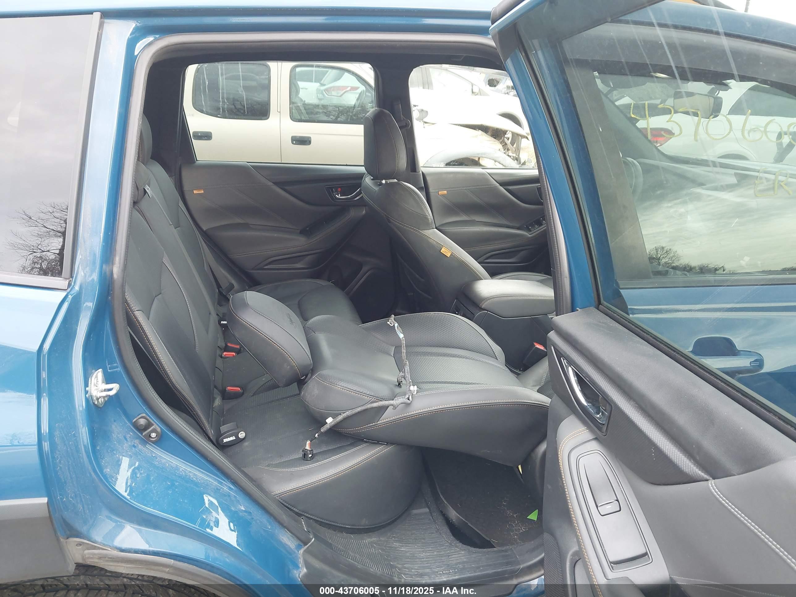 SUBARU FORESTER image 8