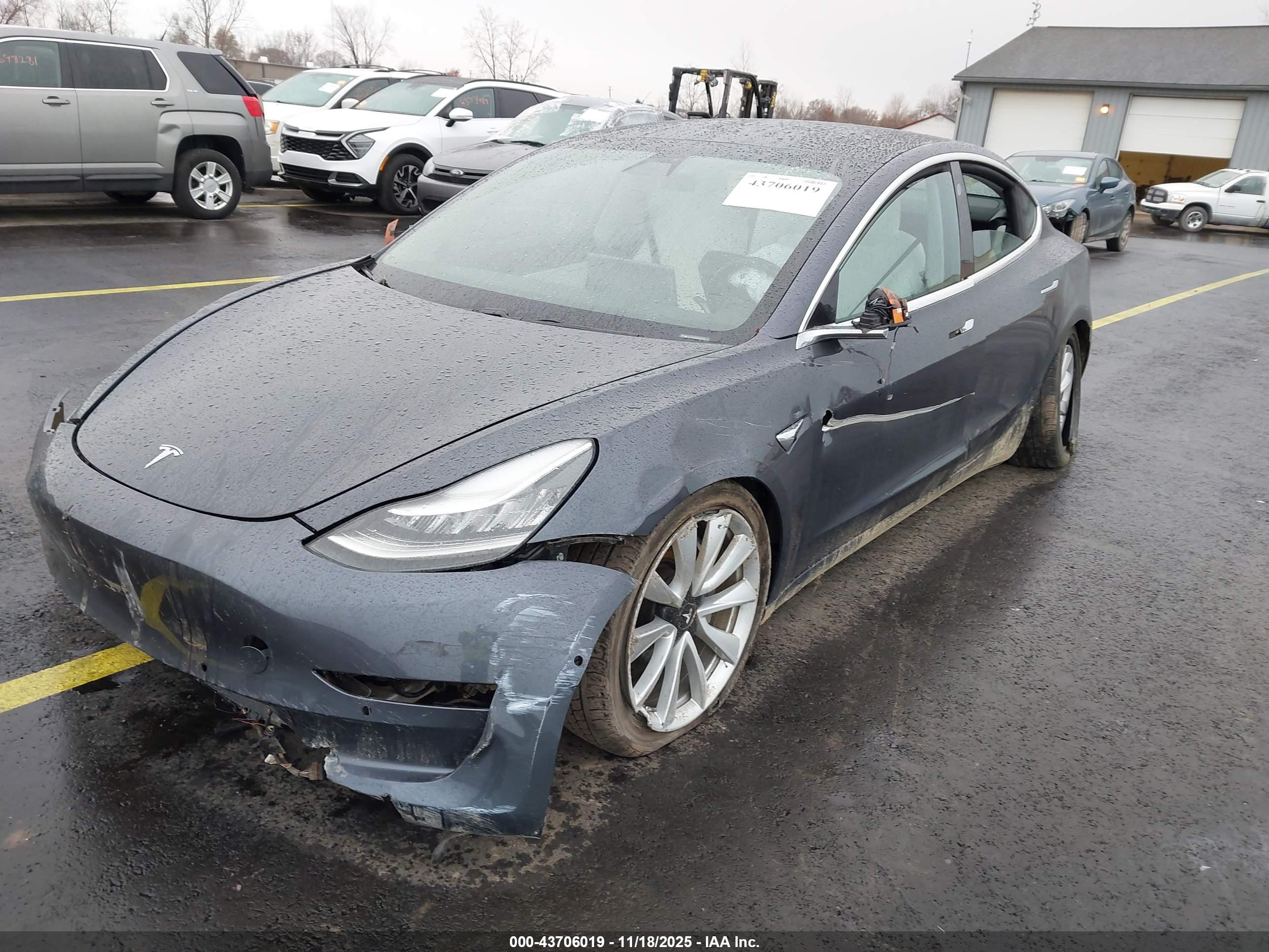 TESLA MODEL image 2