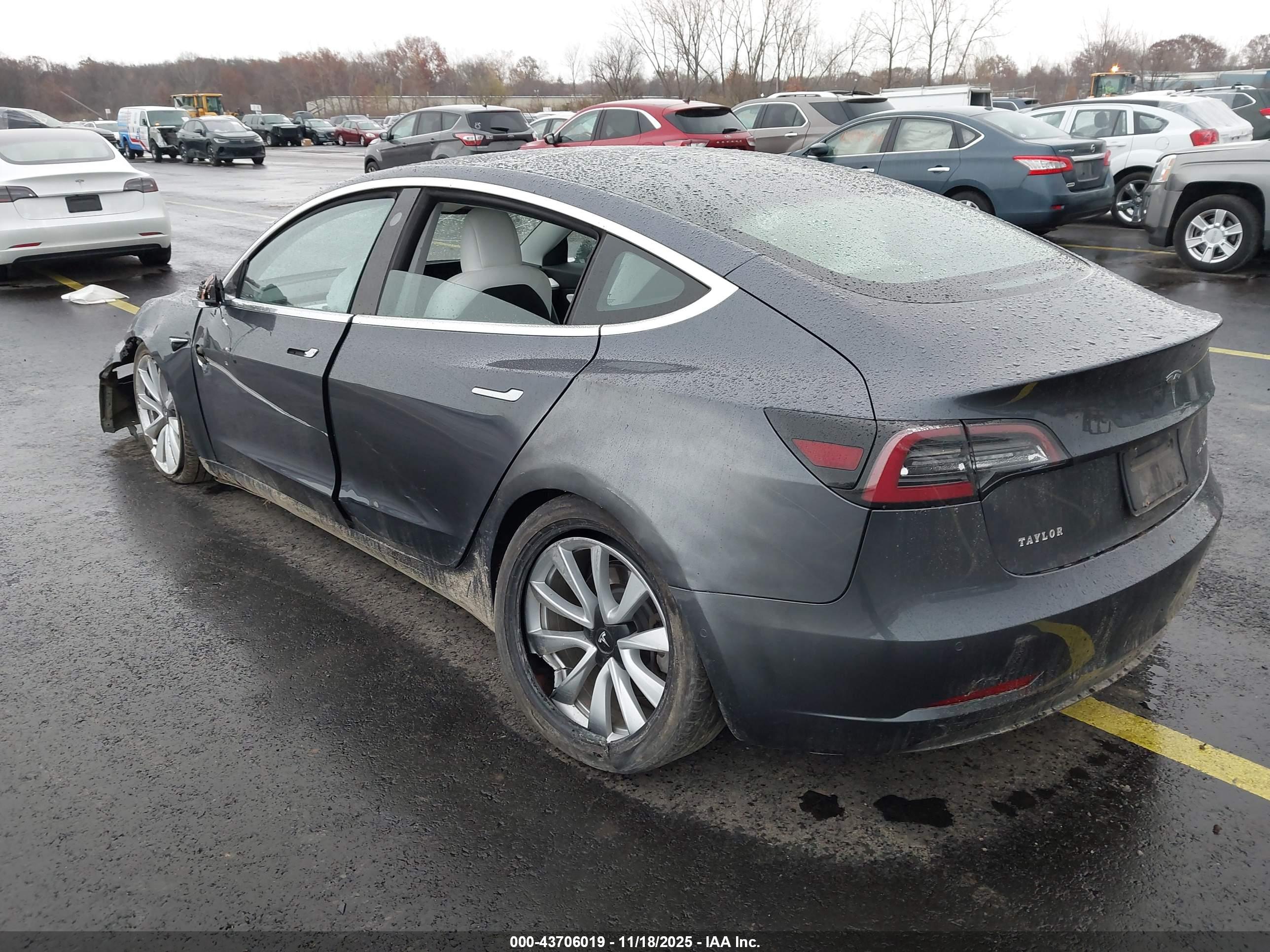 TESLA MODEL image 3