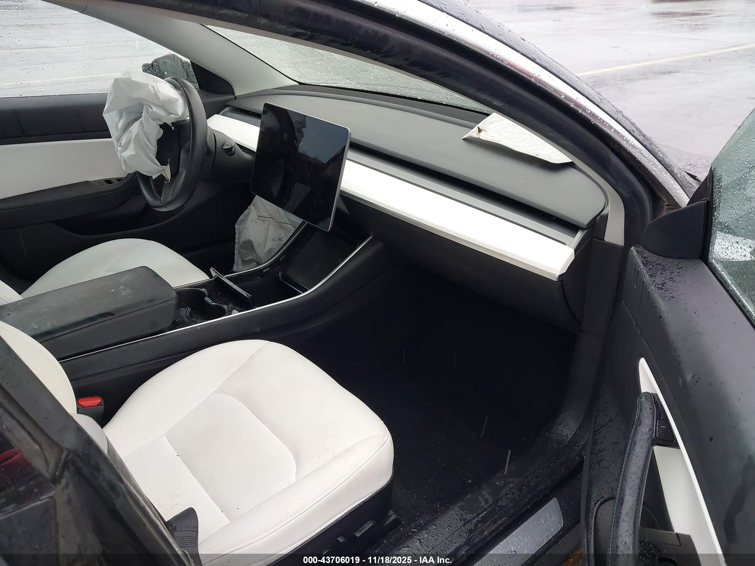 TESLA MODEL image 5