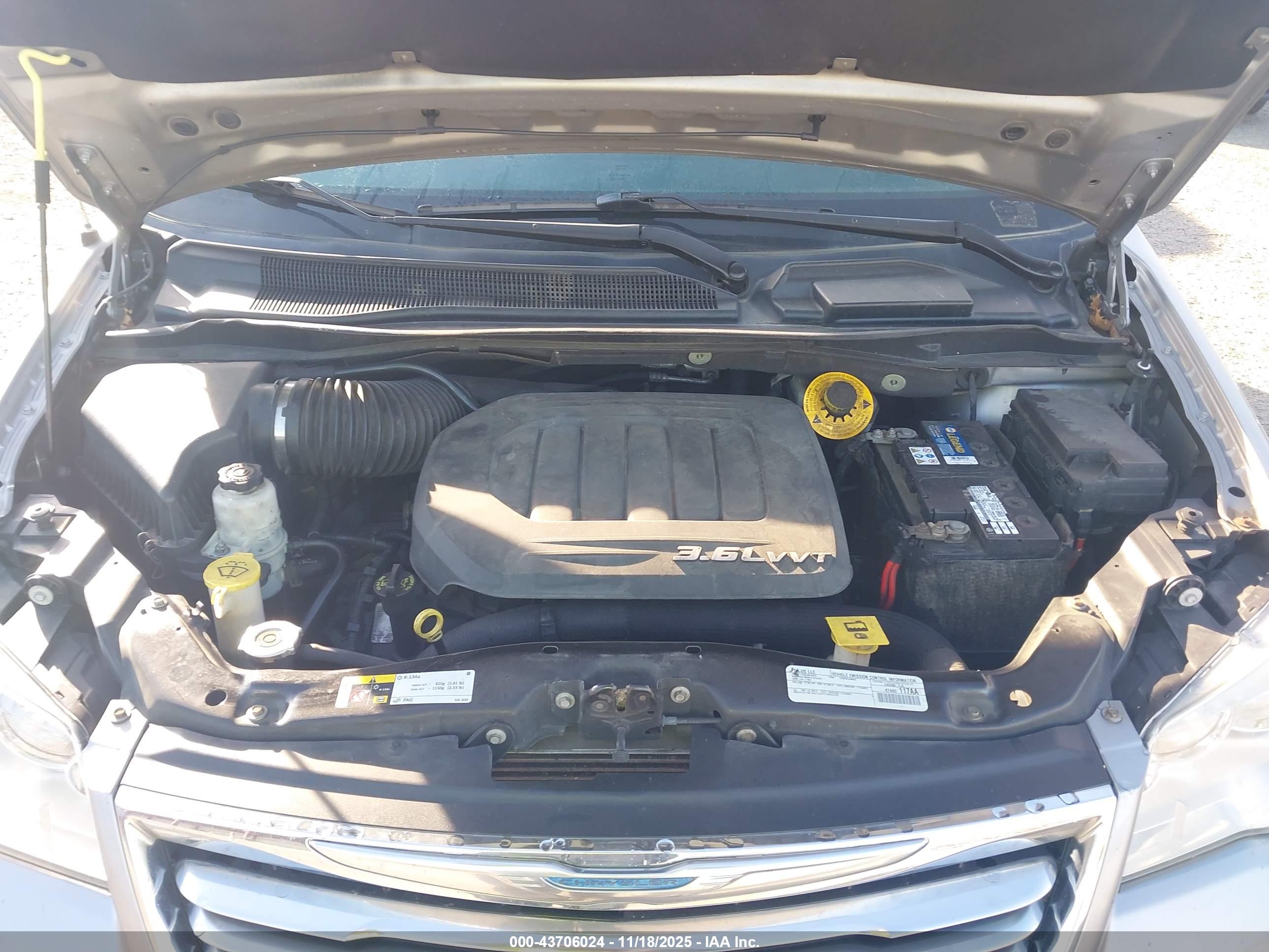 CHRYSLER TOWN image 10