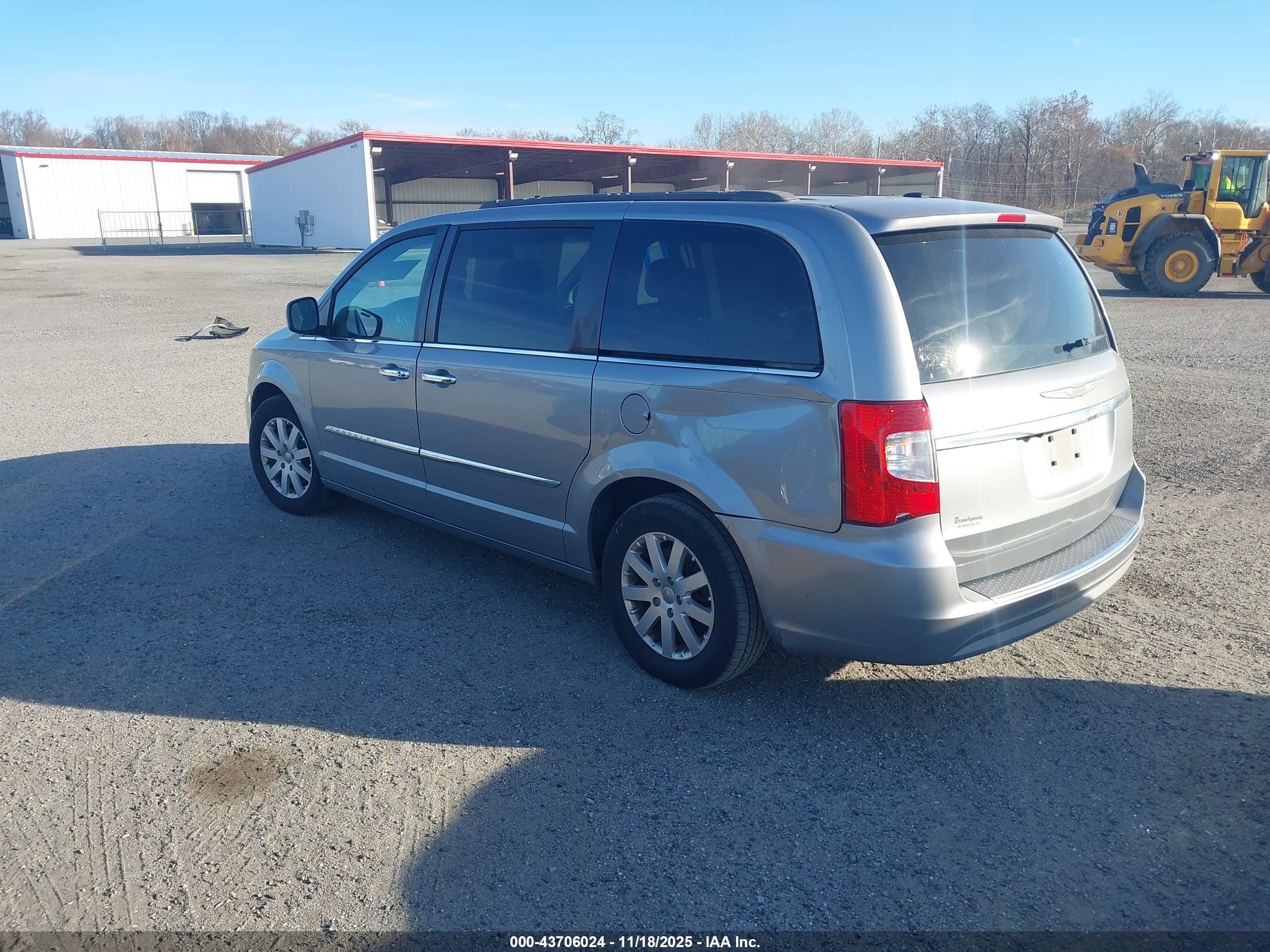 CHRYSLER TOWN image 3
